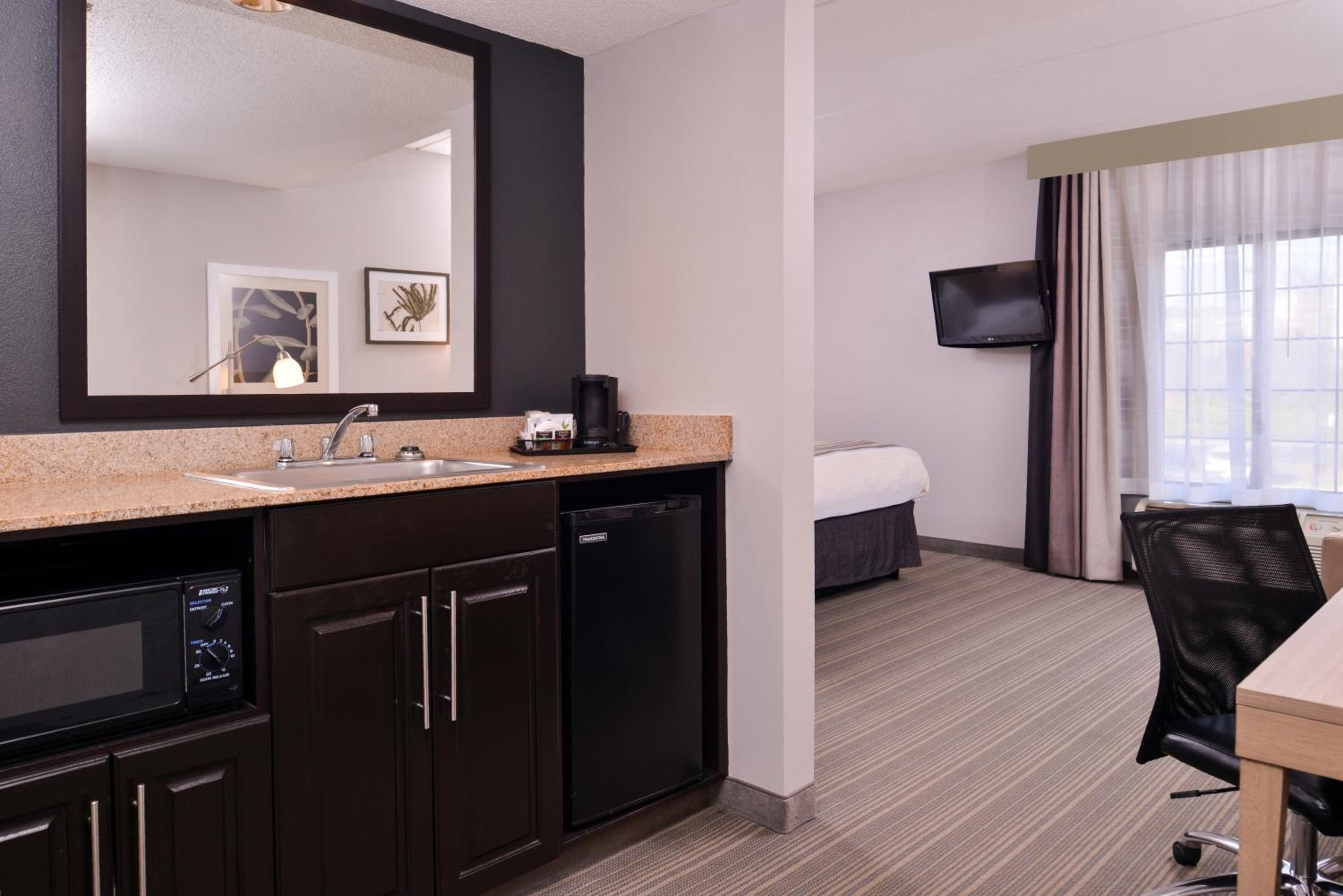 Country Inn Suites by Radisson Raleigh-Durham Airport NC - Property Image 18
