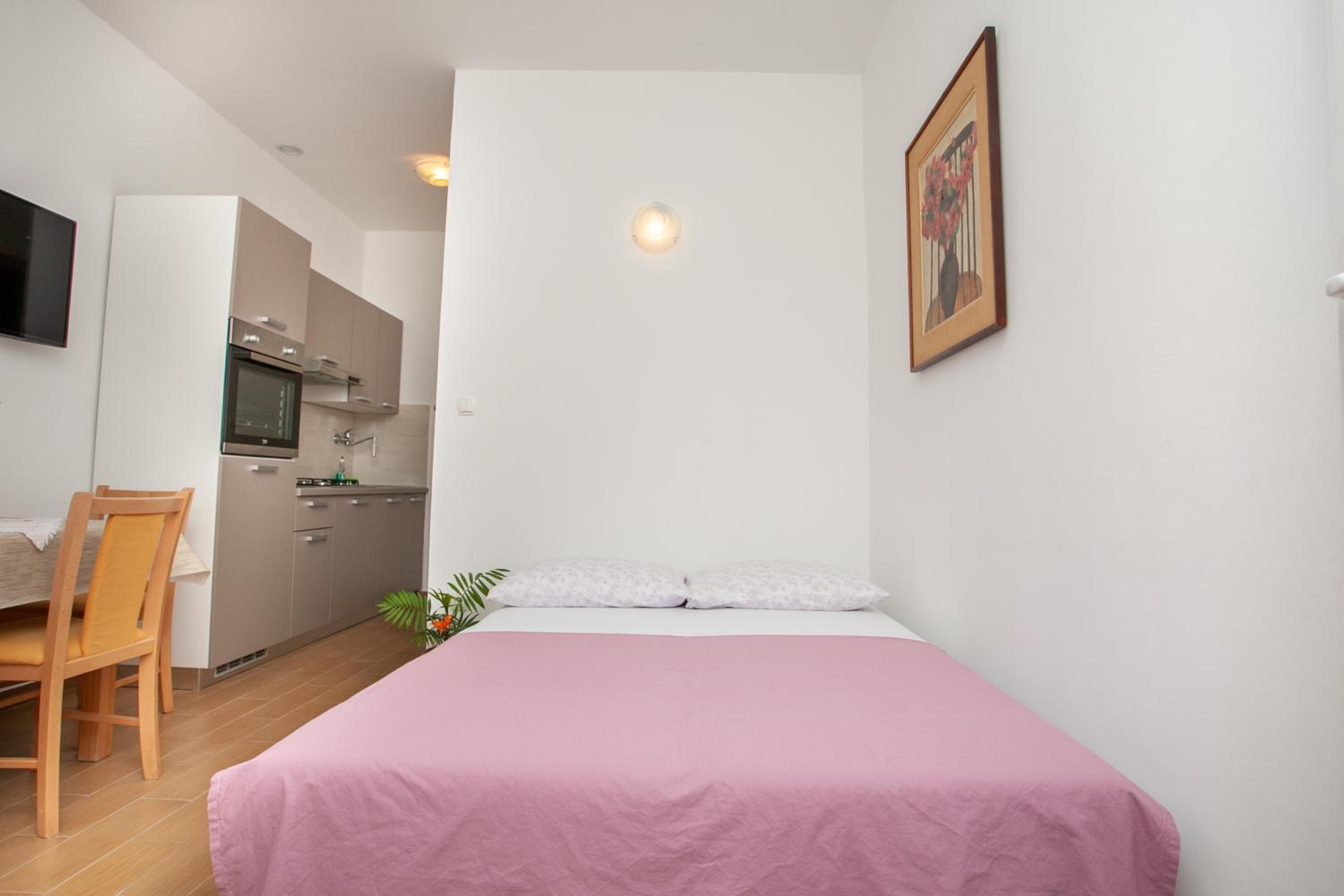 AP PUNTA next to sandy beach, apartment with garden view 5