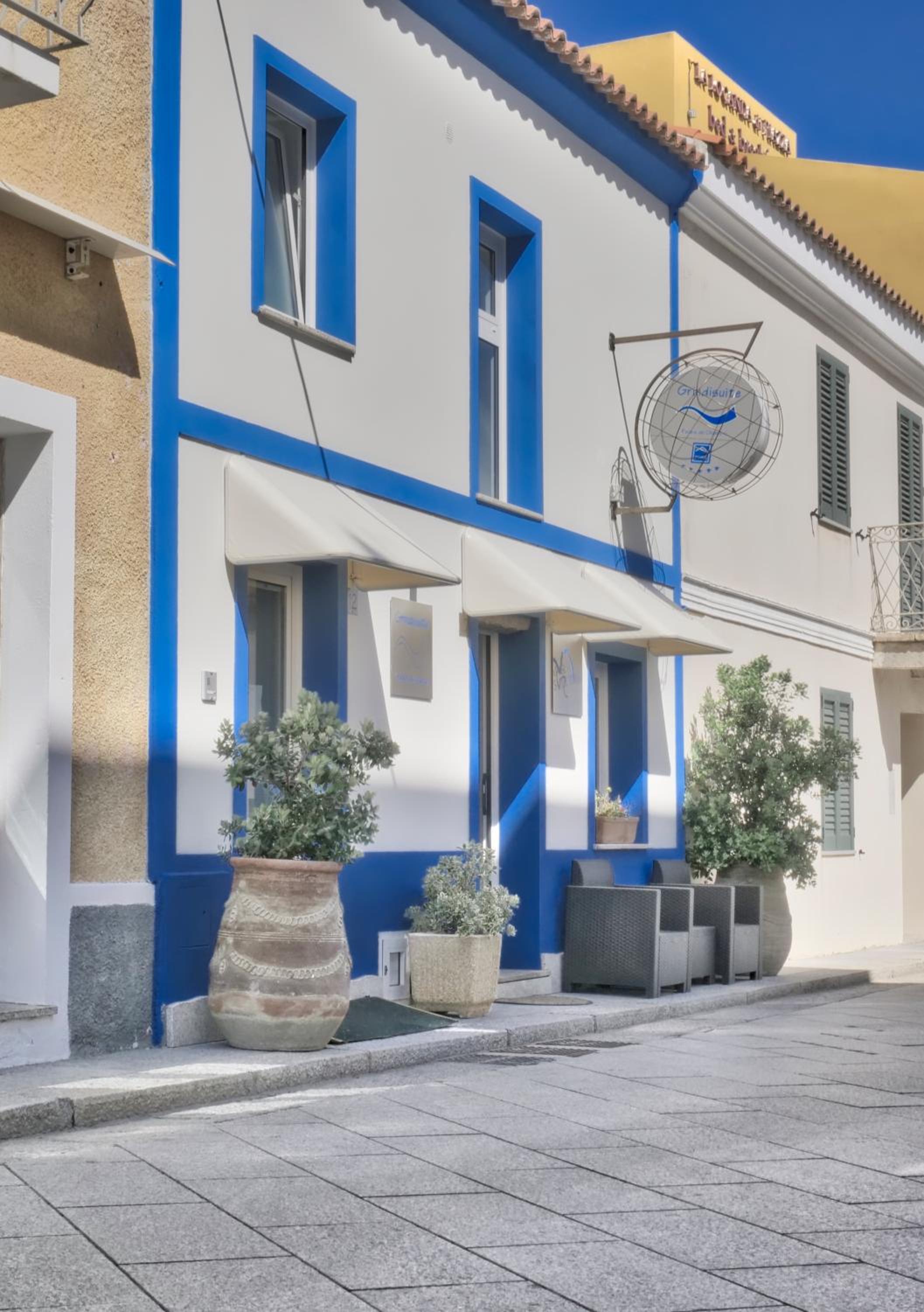 Hotel Smart Suite & Apartments - Image 1