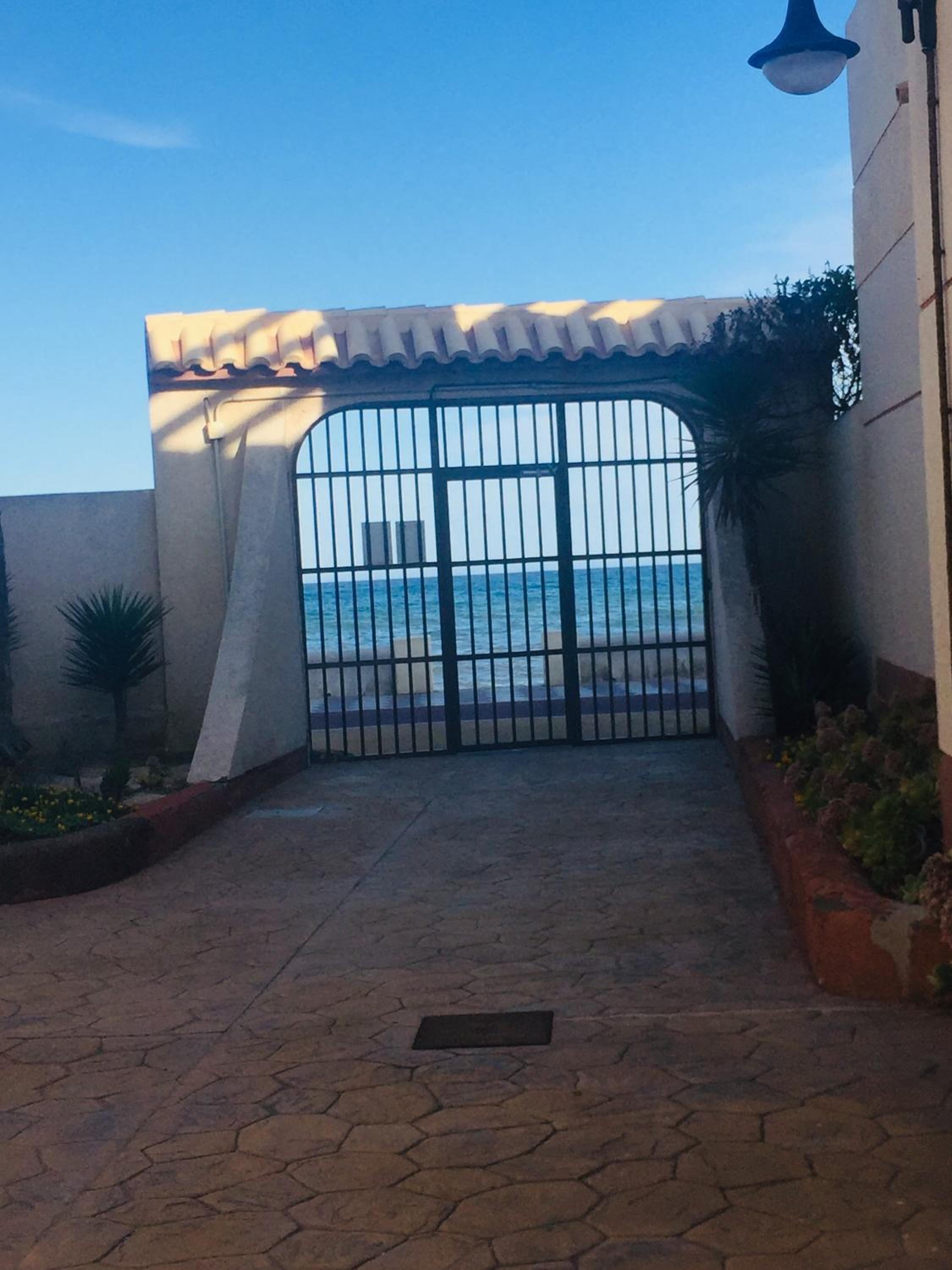 PRECIOSA CASITA JUNTO AL MAR view 4