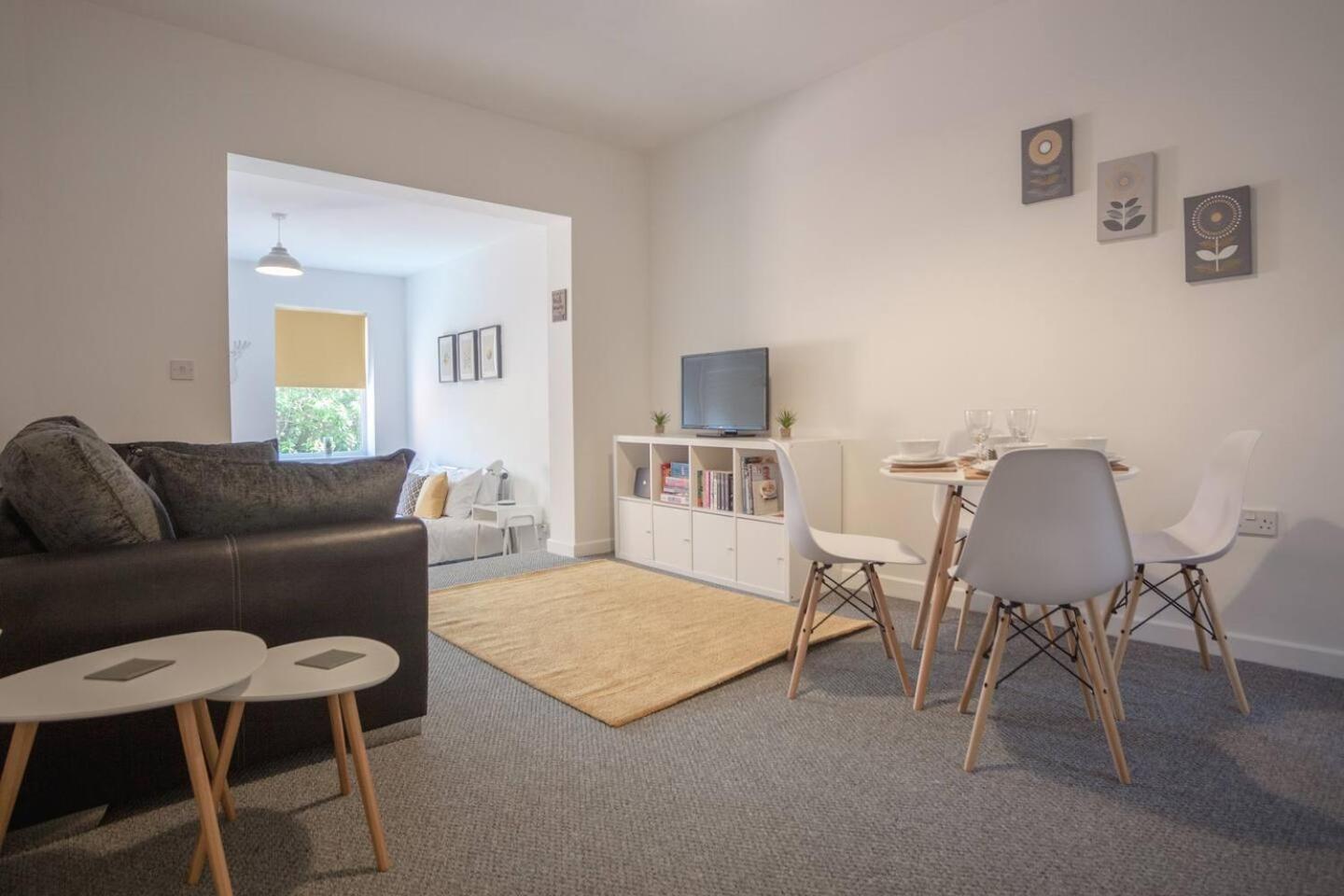 Hereford City - Victory Apartment - Modern Studio In Vibrant Popular Area of Hereford - Hosted by RENTMYHOUSE view 4
