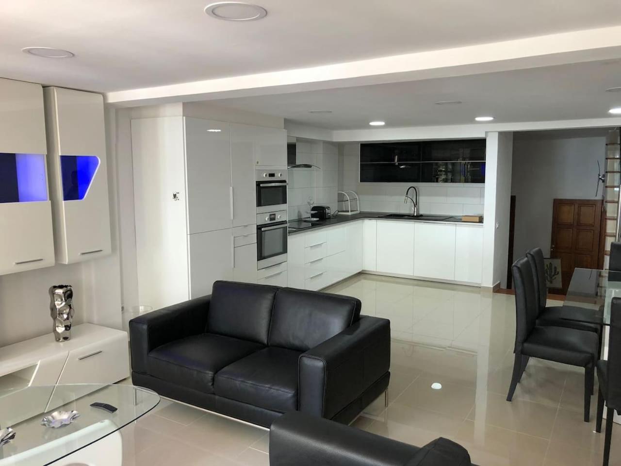 V&C Luxury Sea House view 4