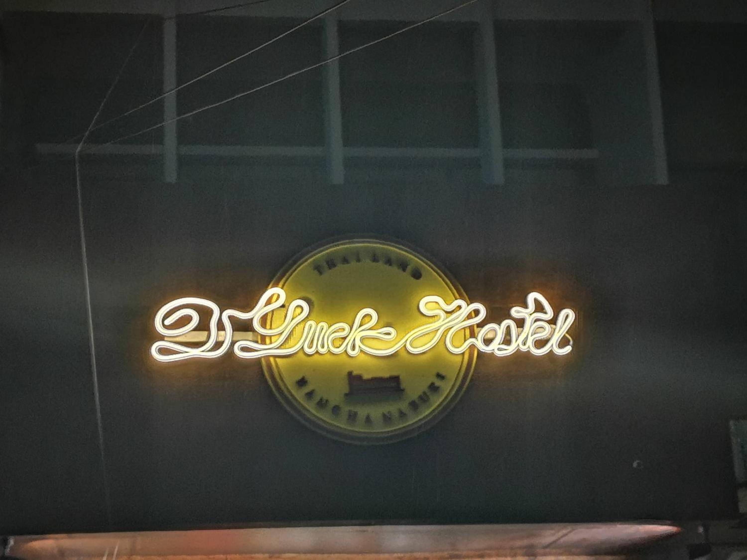 D​ Luck​ Hostel