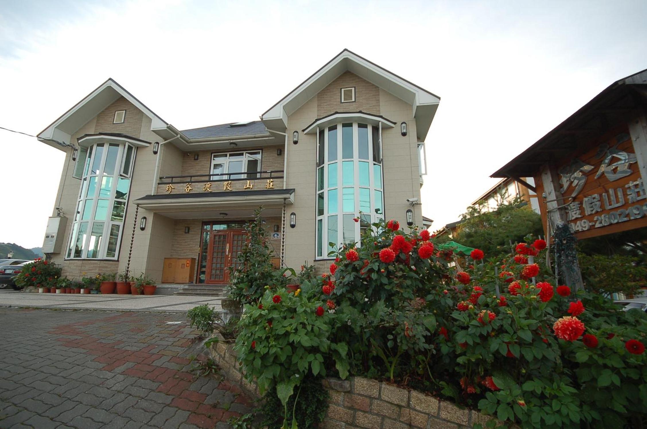 CIngjing Farm Jenku Villa view 3