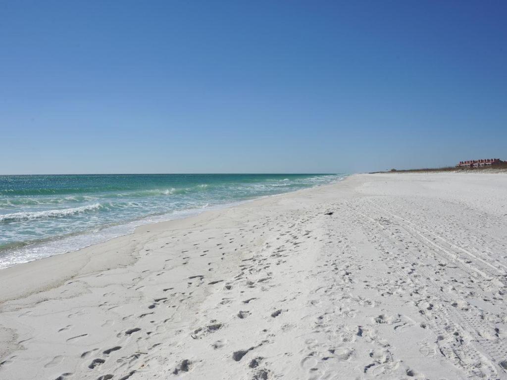 Portside Villas Beauty and the Beach view 2