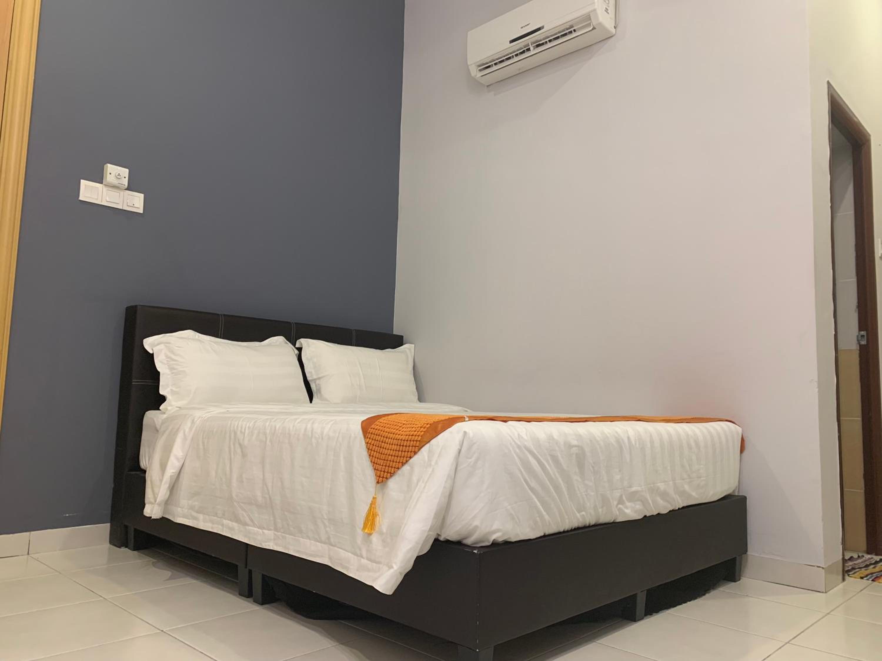 White House Homestay