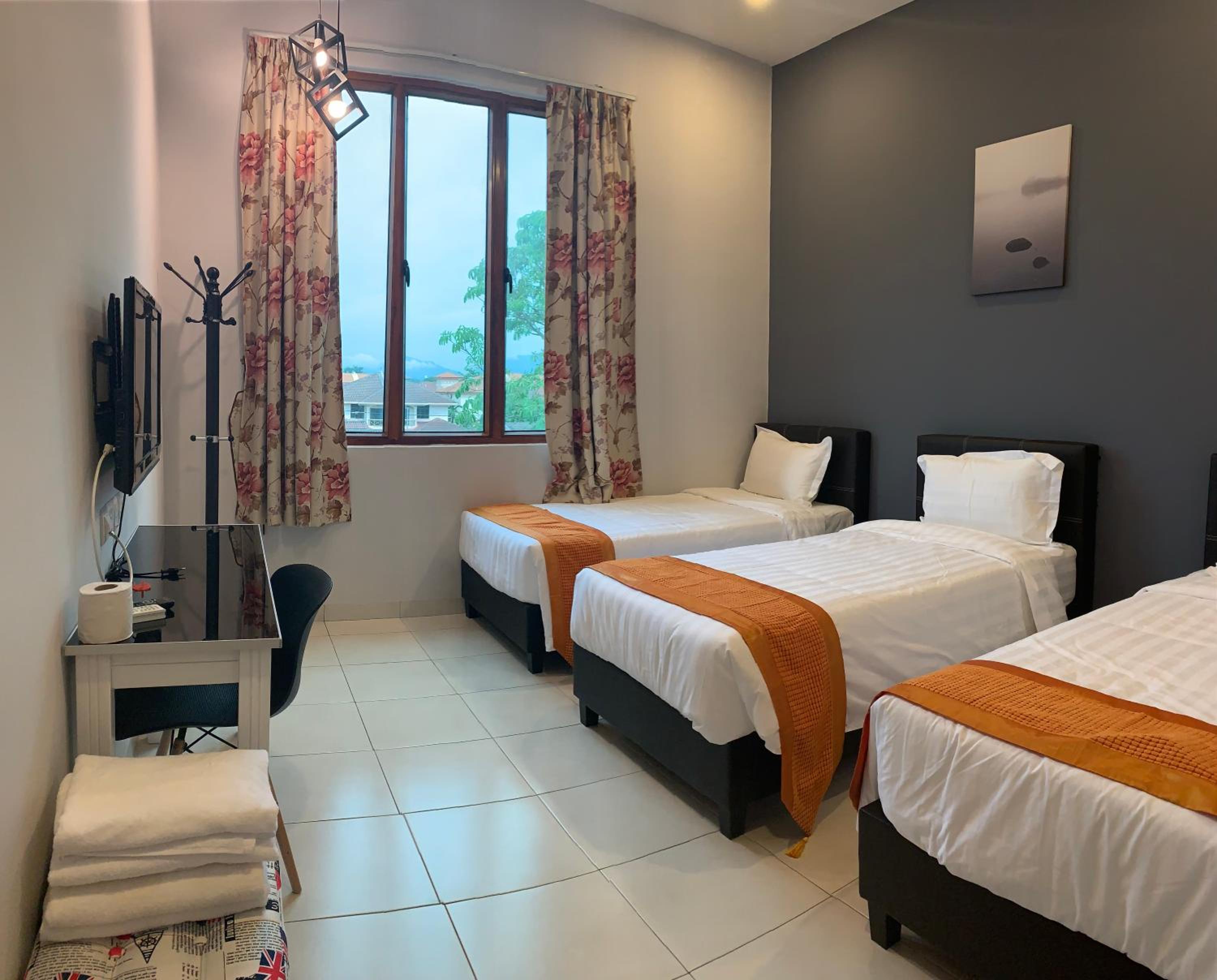 White House Homestay
