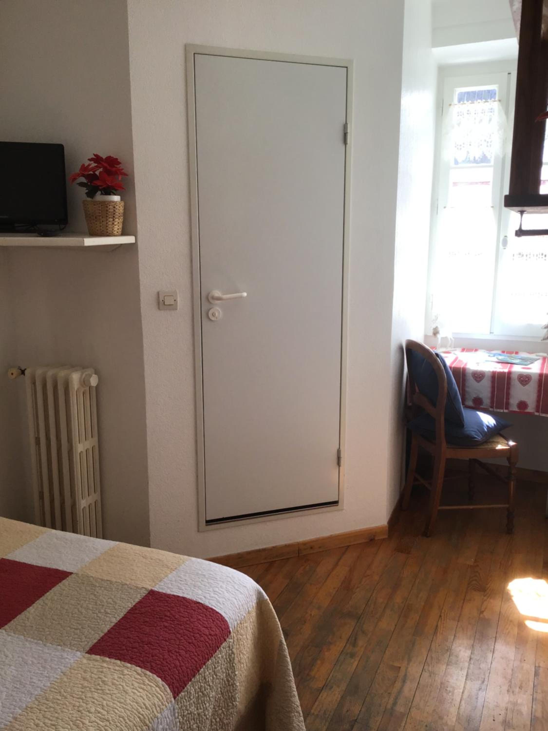 Les Gentianes en Allos — hotel room