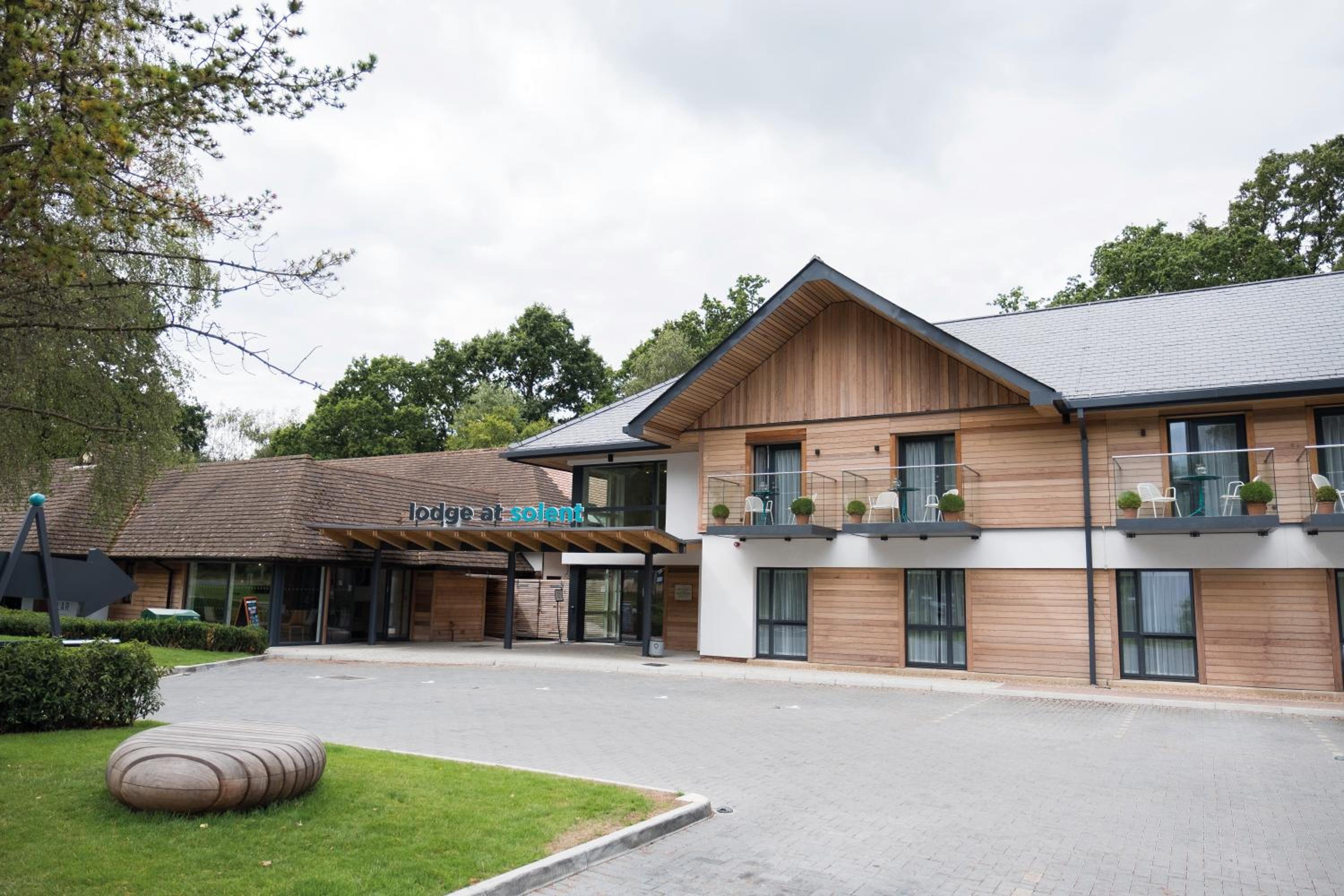 Hotel Lodge at Solent - Image 1