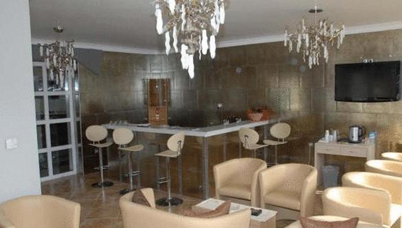 Kyknos De Luxe Suites & Rooms view 3