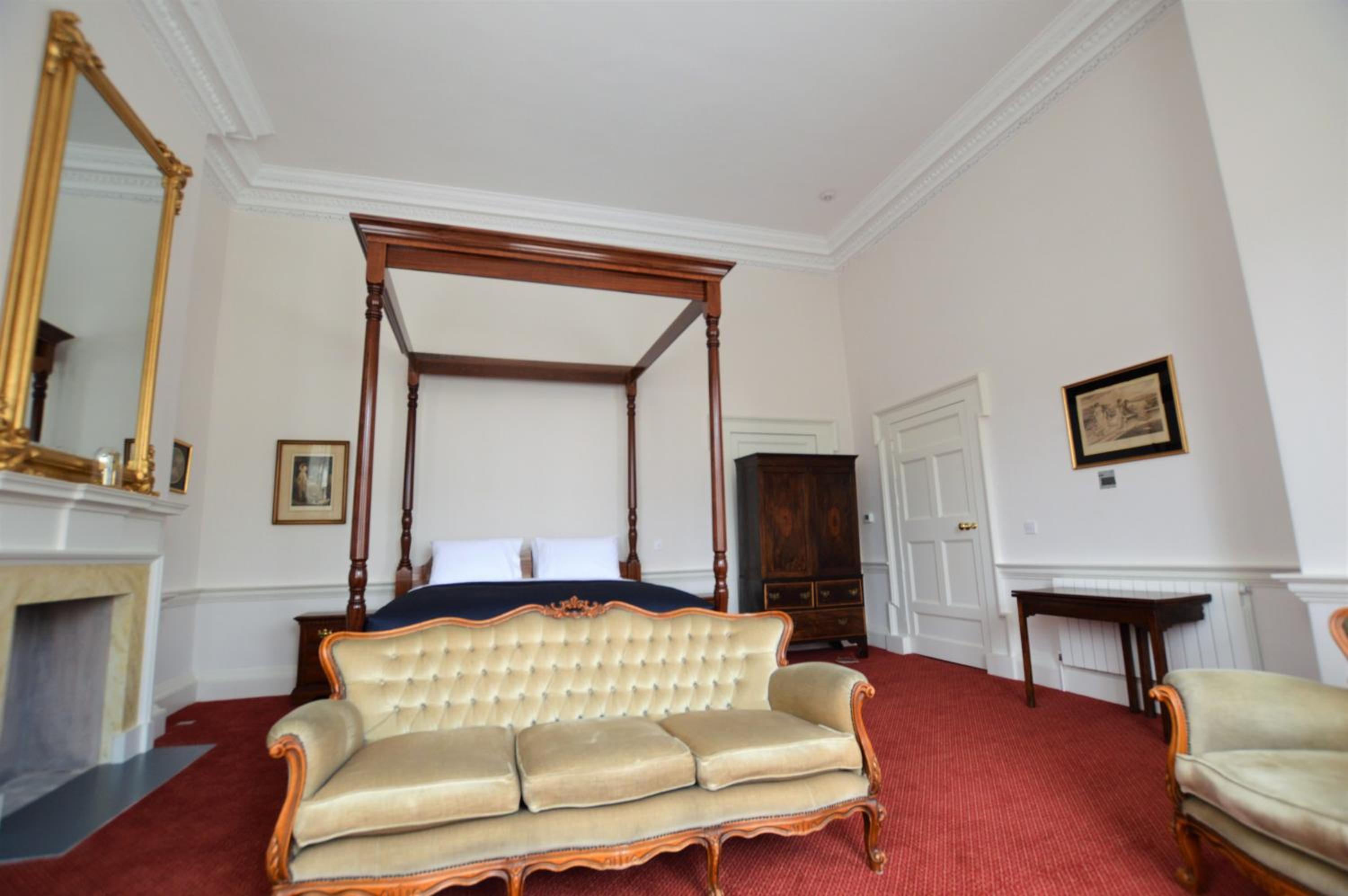 Henrietta Suites City Centre