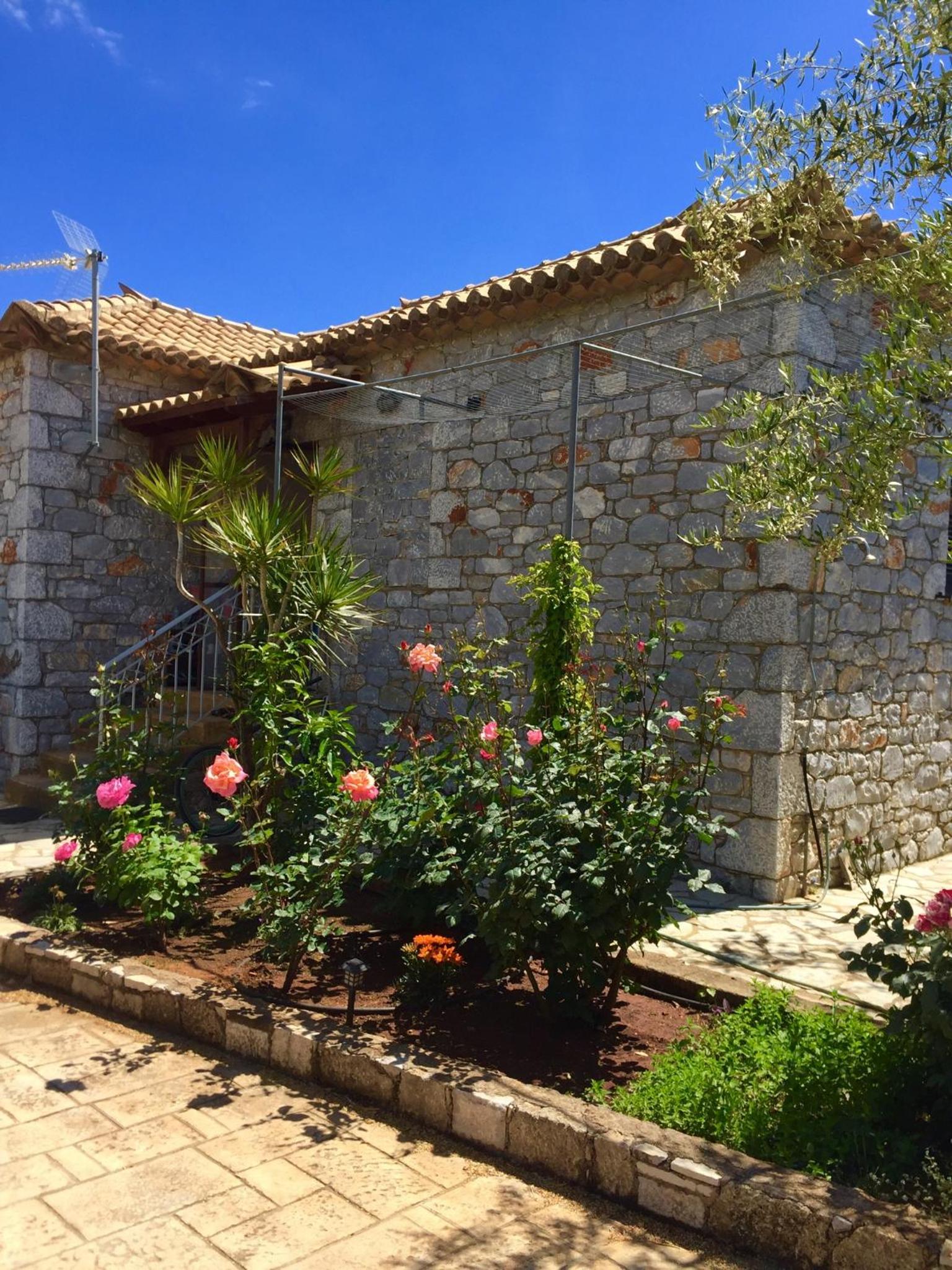 Mouses Apartments-Kardamyli view 2
