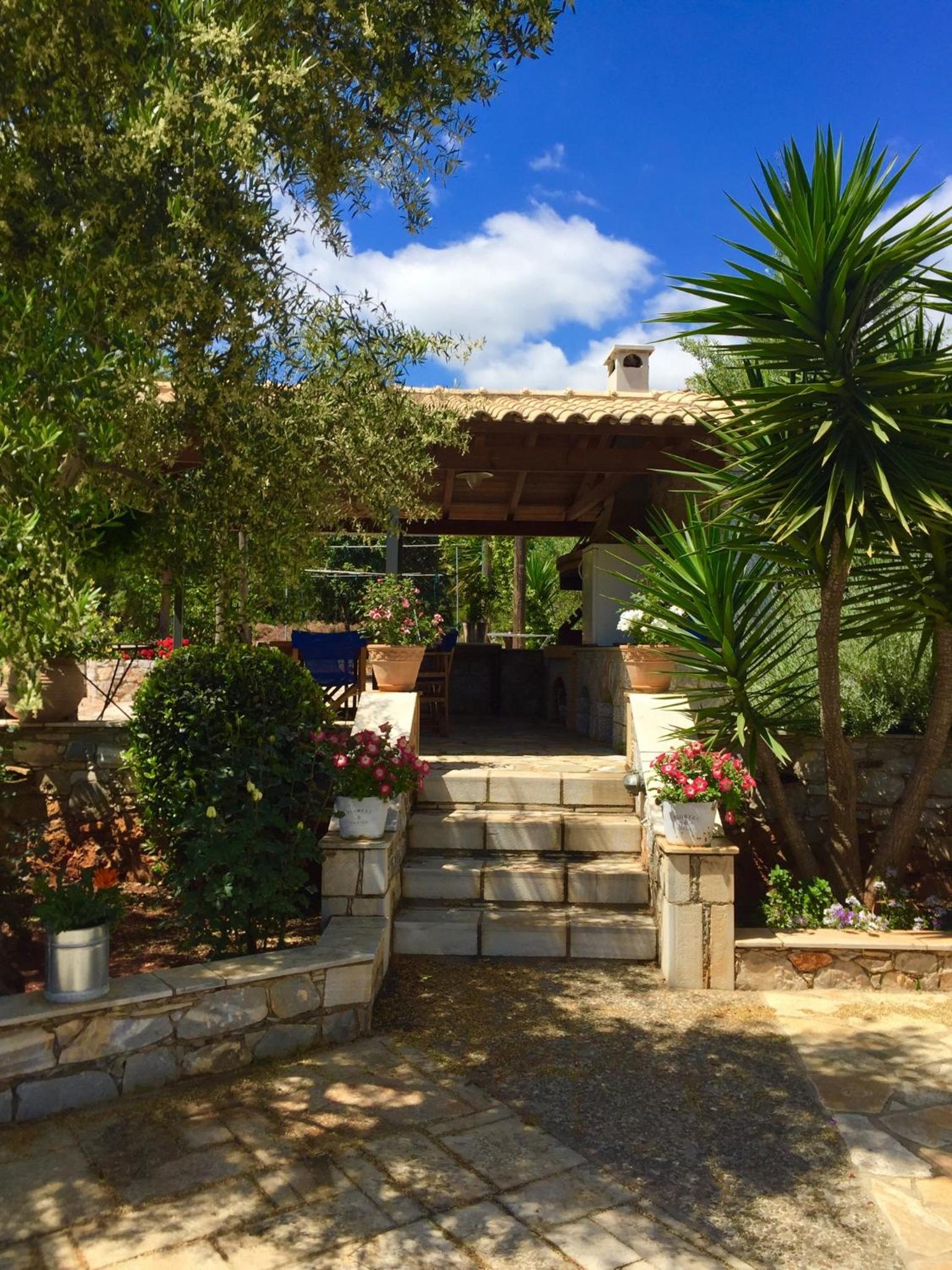 Mouses Apartments-Kardamyli view 3