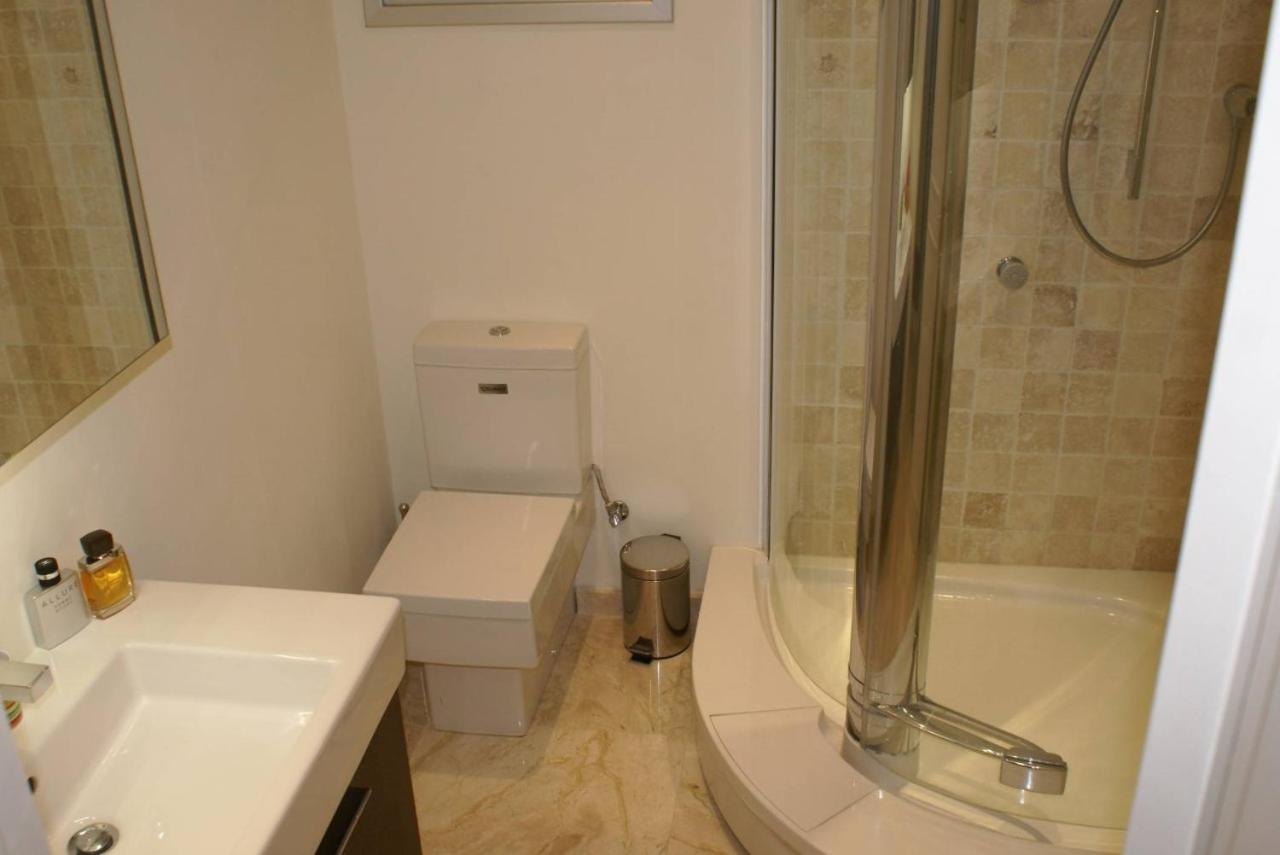 Amathusia beach apartment
