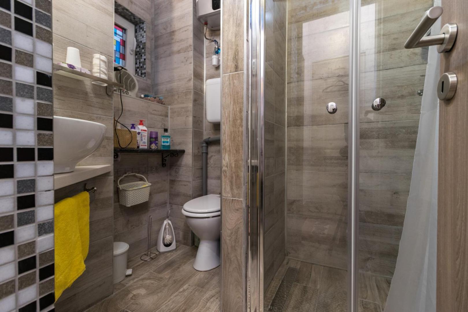 Grey Orchid Apartment - studio view 5