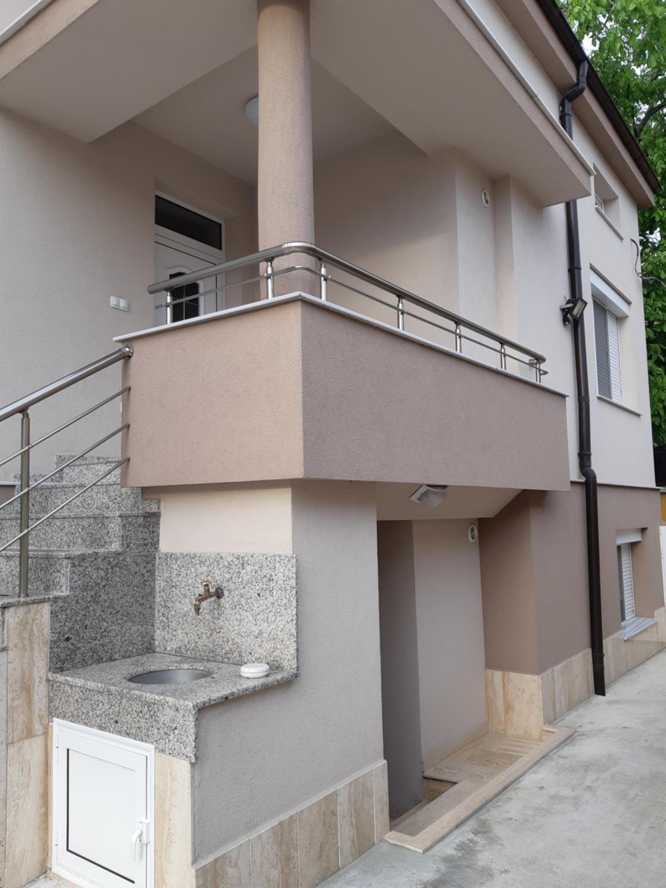 Villa Ros Guest House