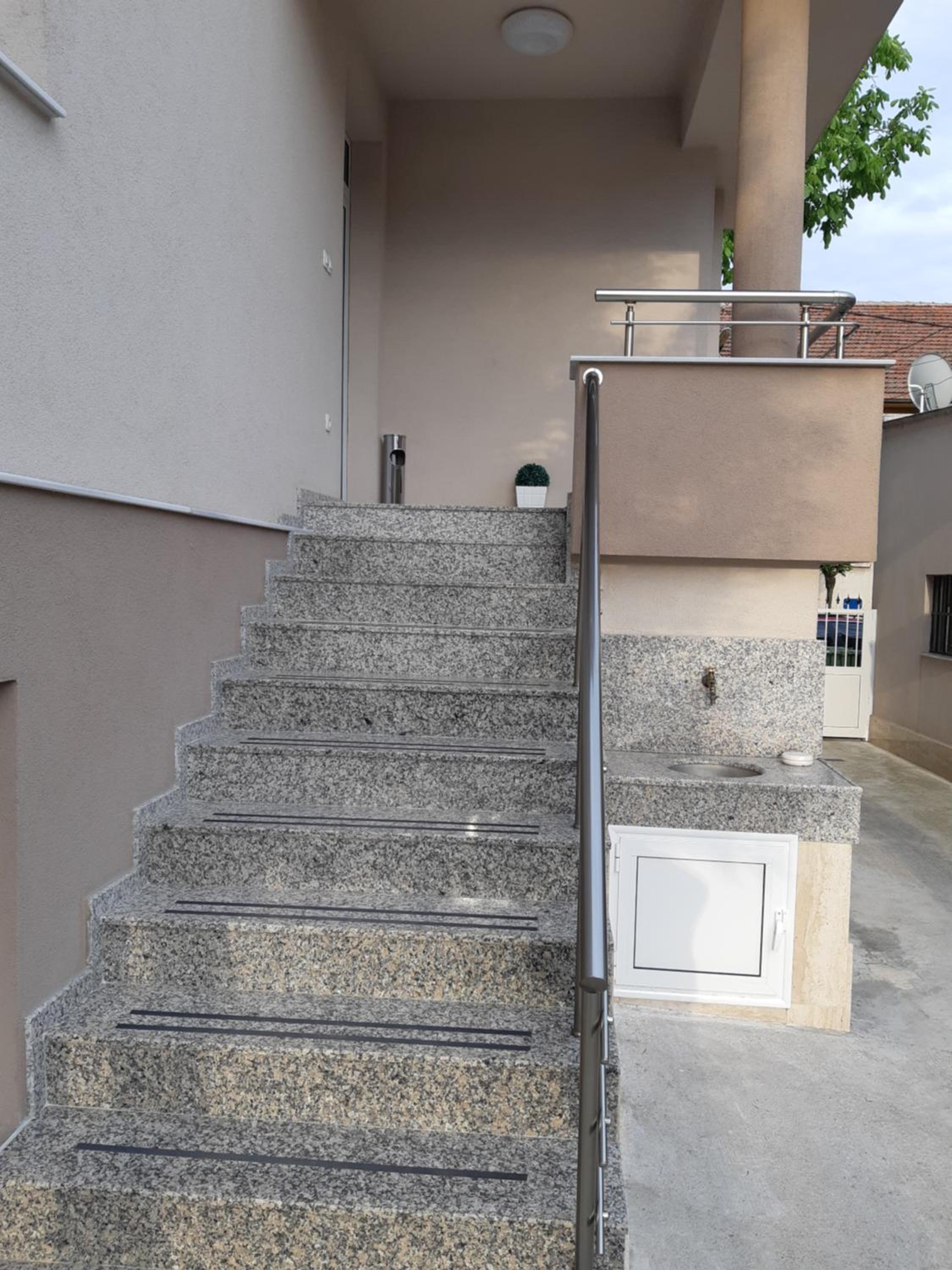 Villa Ros Guest House