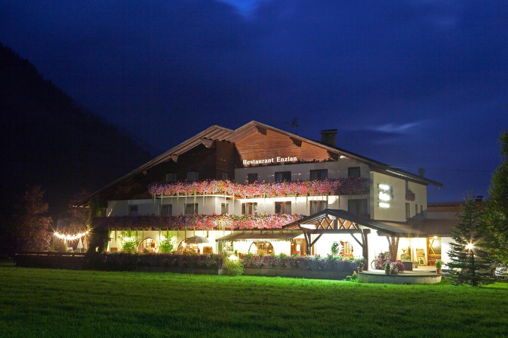 Gasthof Restaurant Pizzeria Enzian - Sommerbergbahnen inklusive