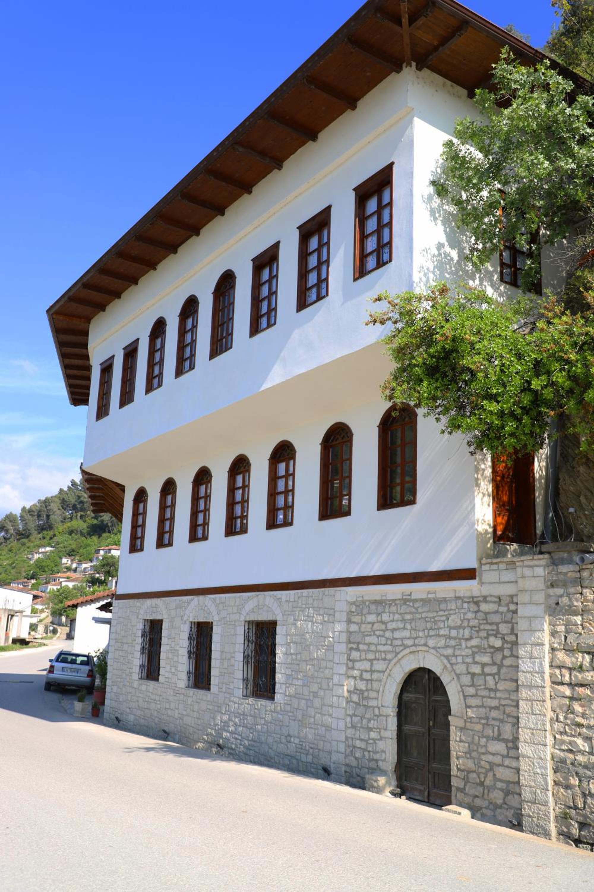 Hotel Demaj