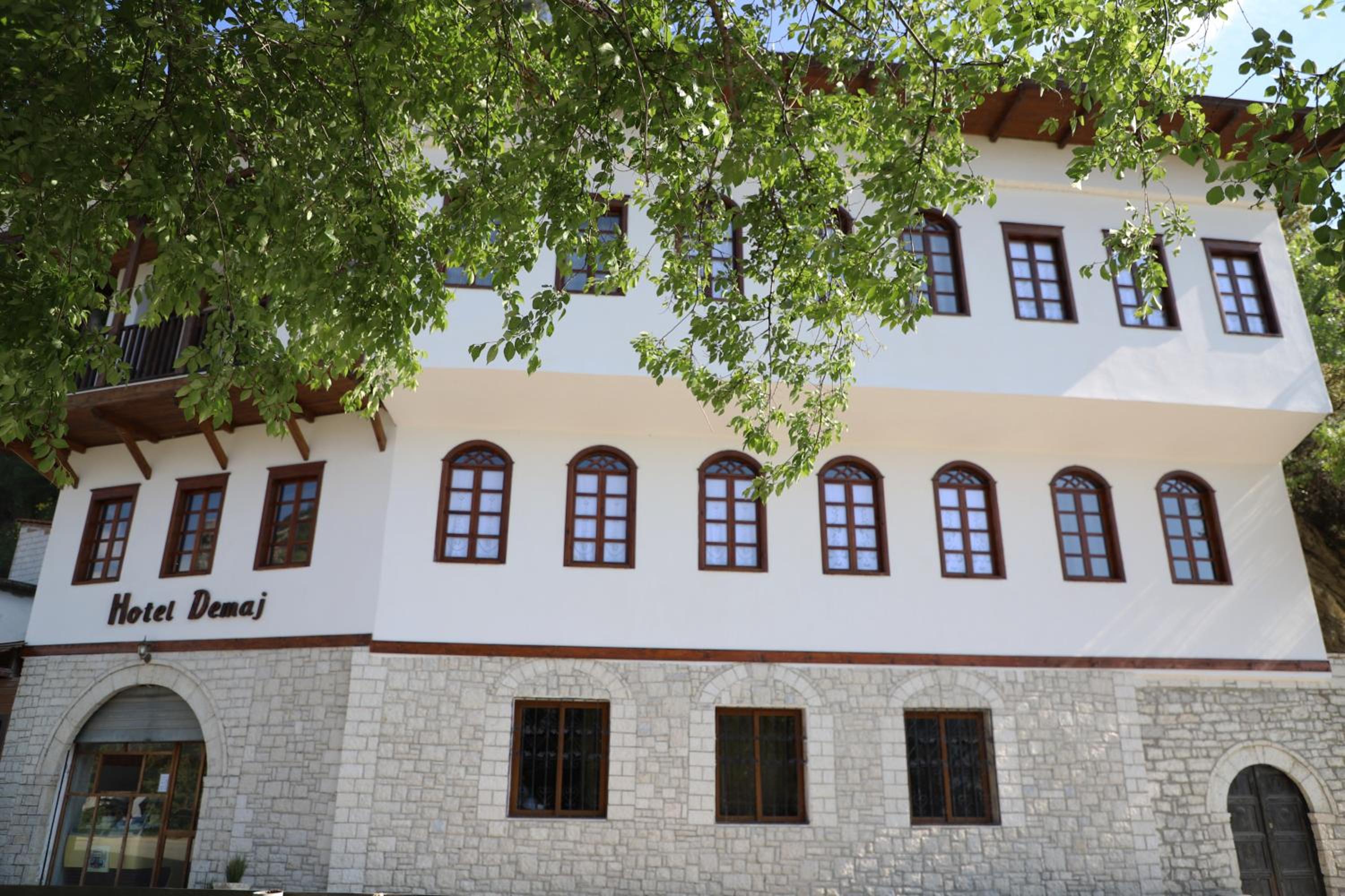 Hotel Demaj
