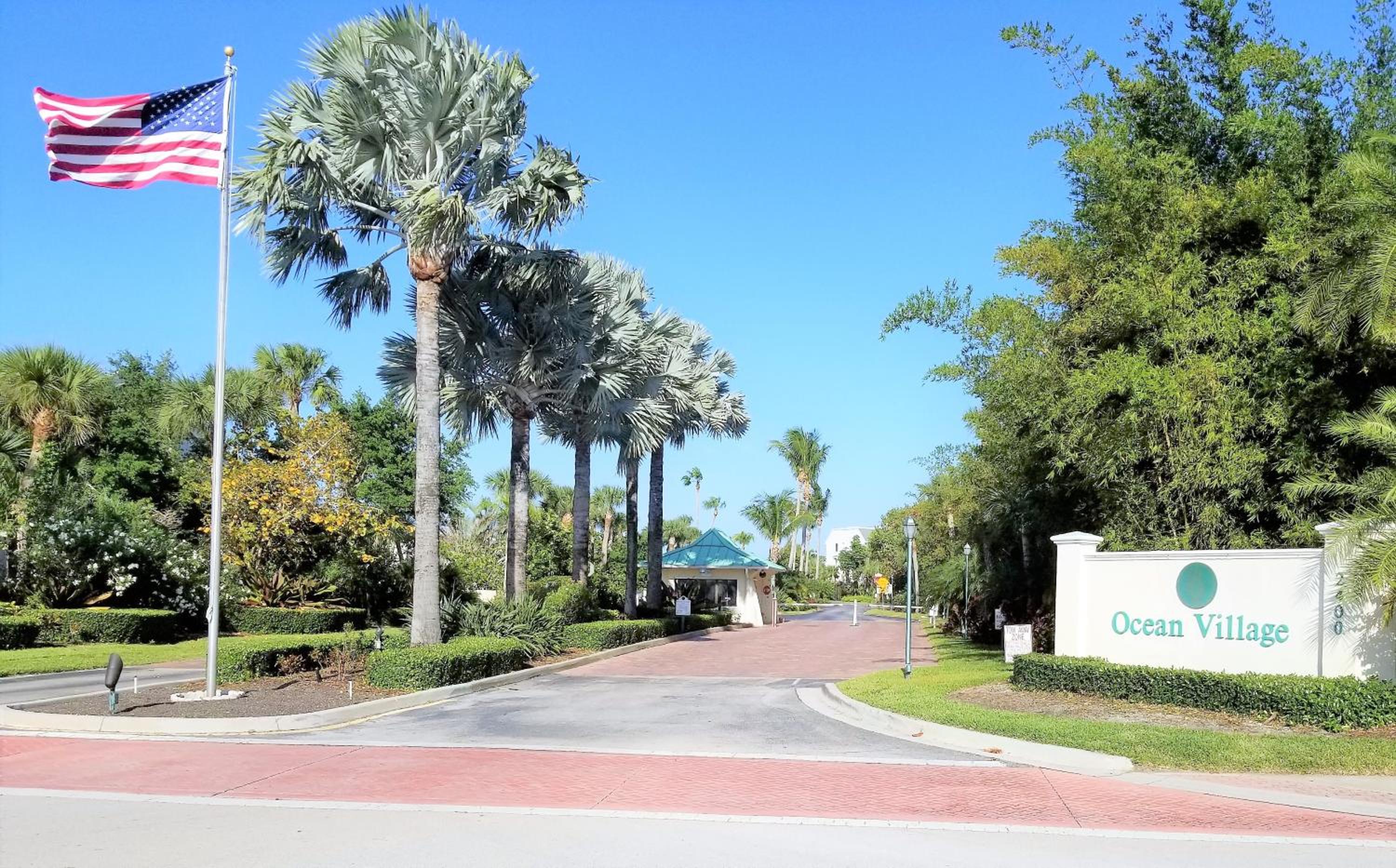 Chic Ocean Getaway - Walk to Beach, Pool & Hot Tub view 4
