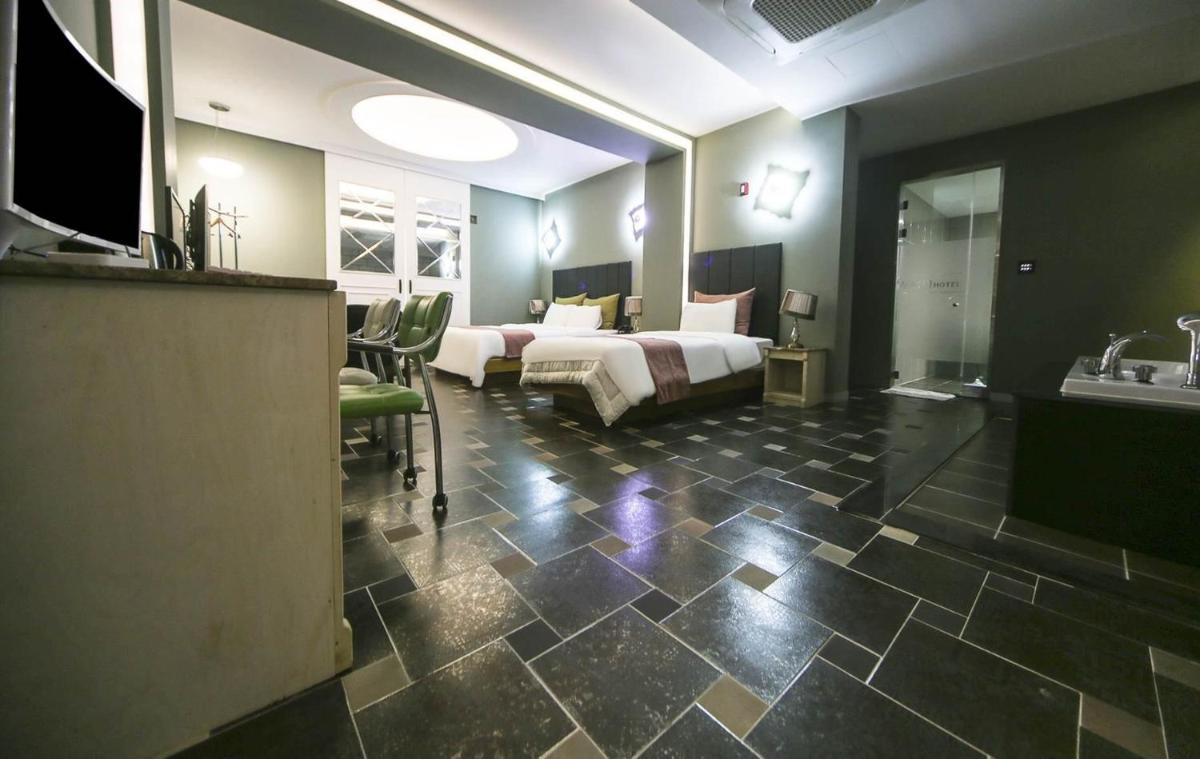 hotel room