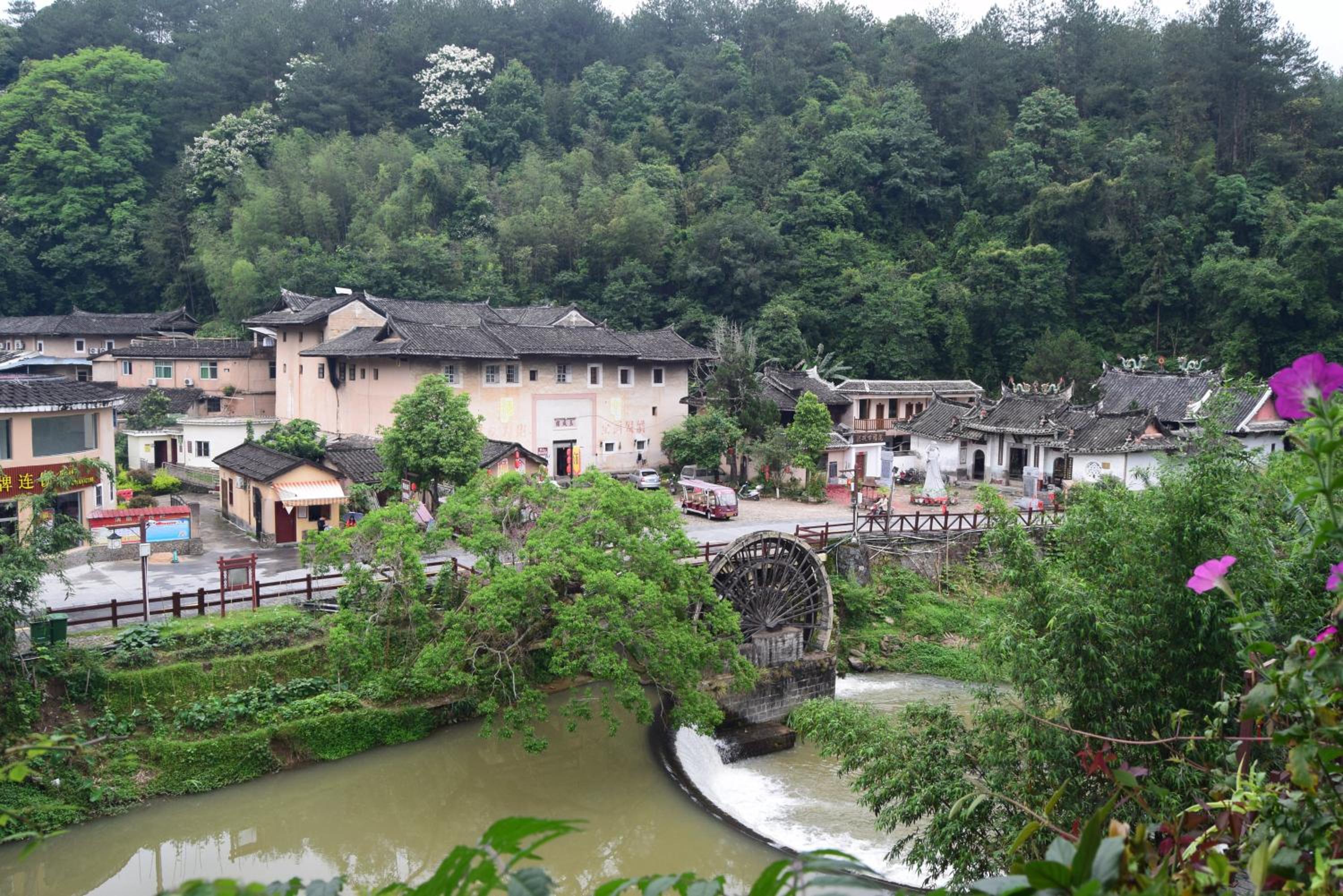 Longyan Yongding Tulou Mengtian Inn
