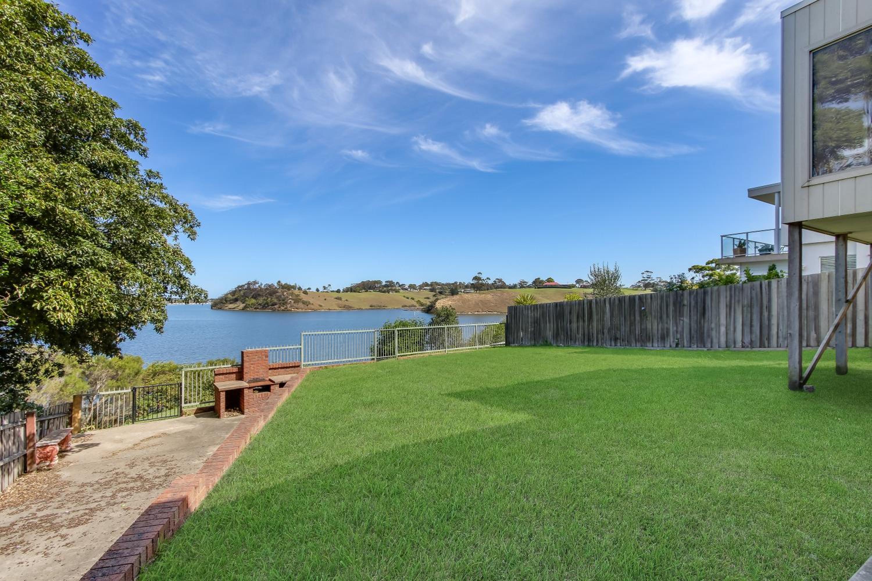 The Point - Spacious Waterfront Escape