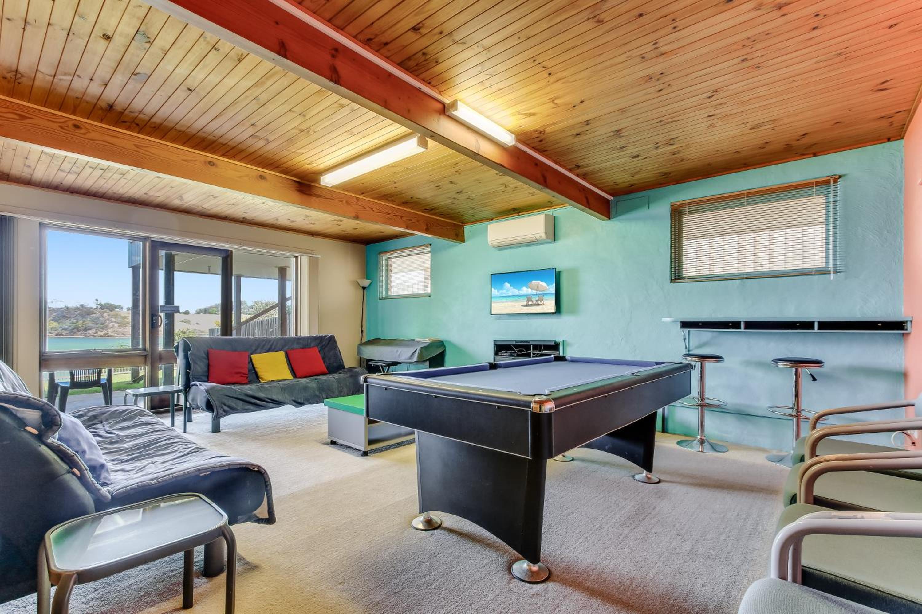 The Point - Spacious Waterfront Escape