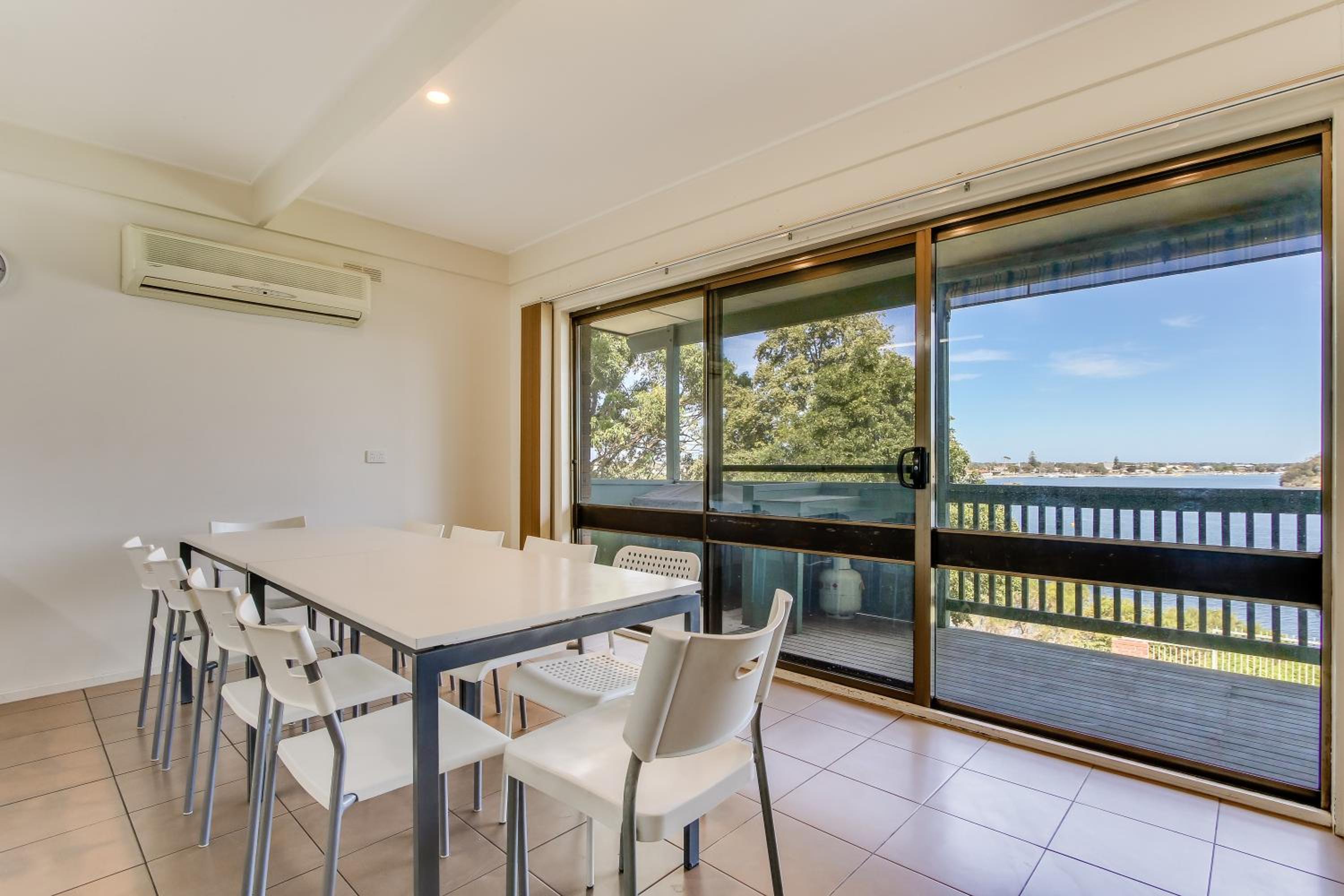 The Point - Spacious Waterfront Escape