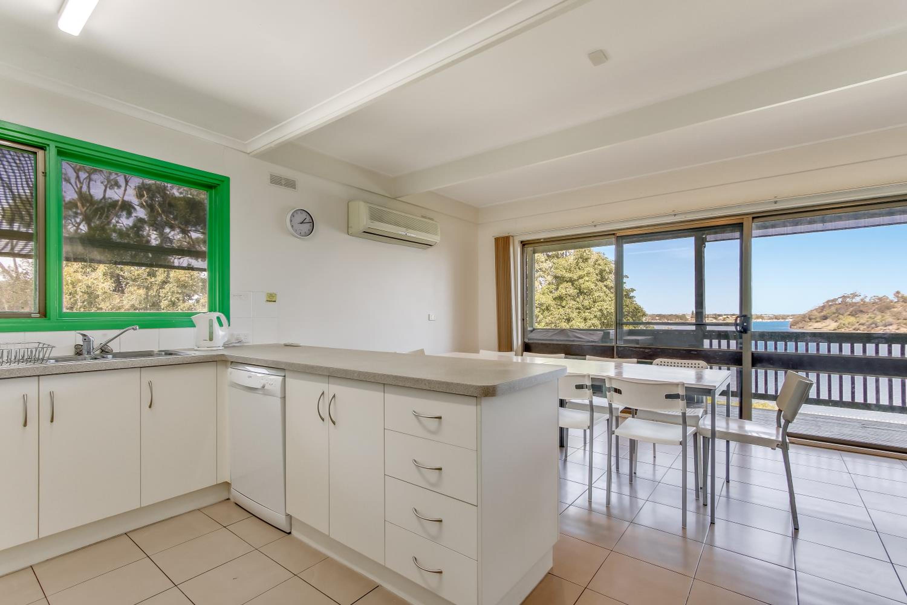 The Point - Spacious Waterfront Escape