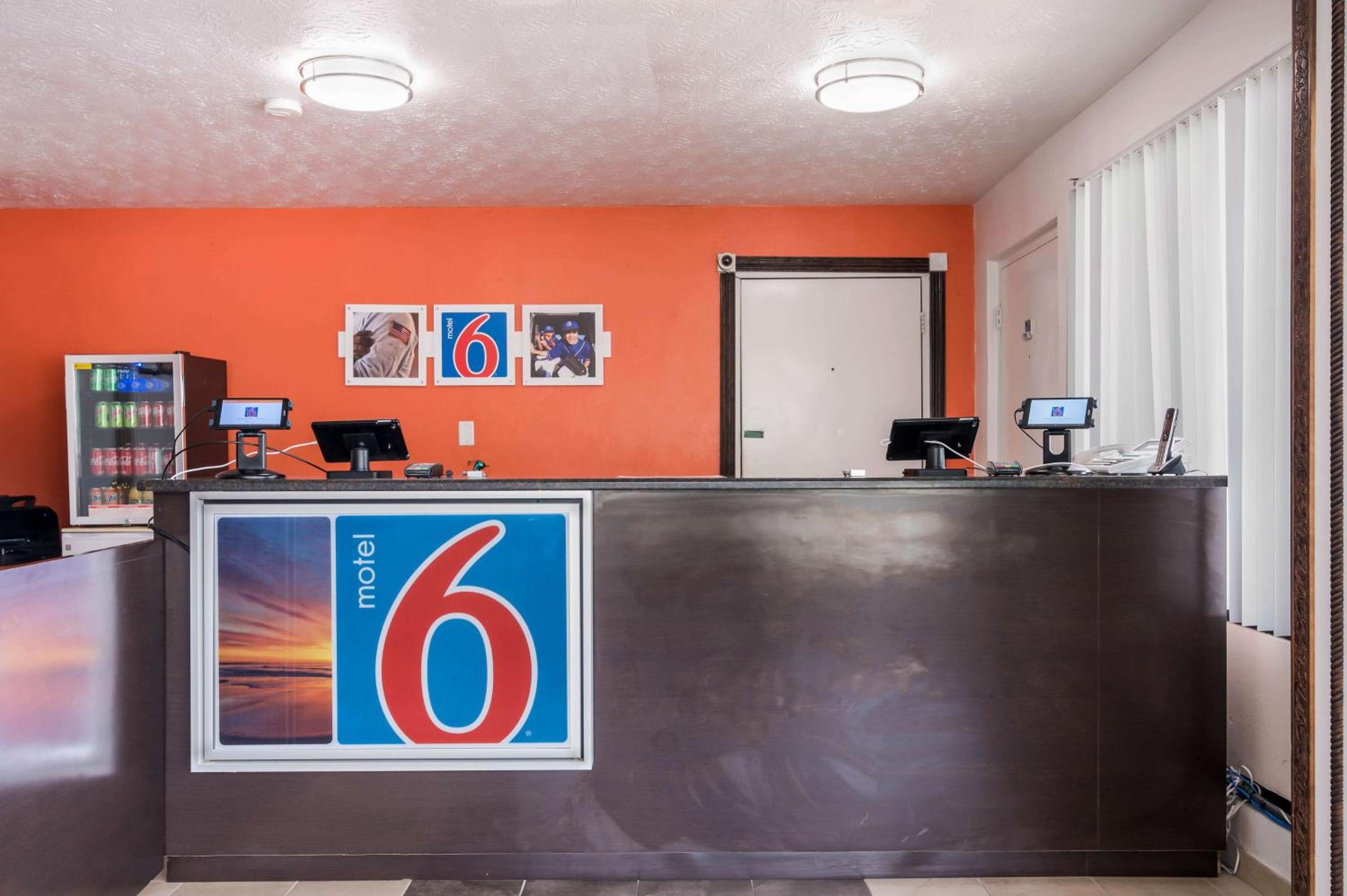 Motel 6-Attalla, AL