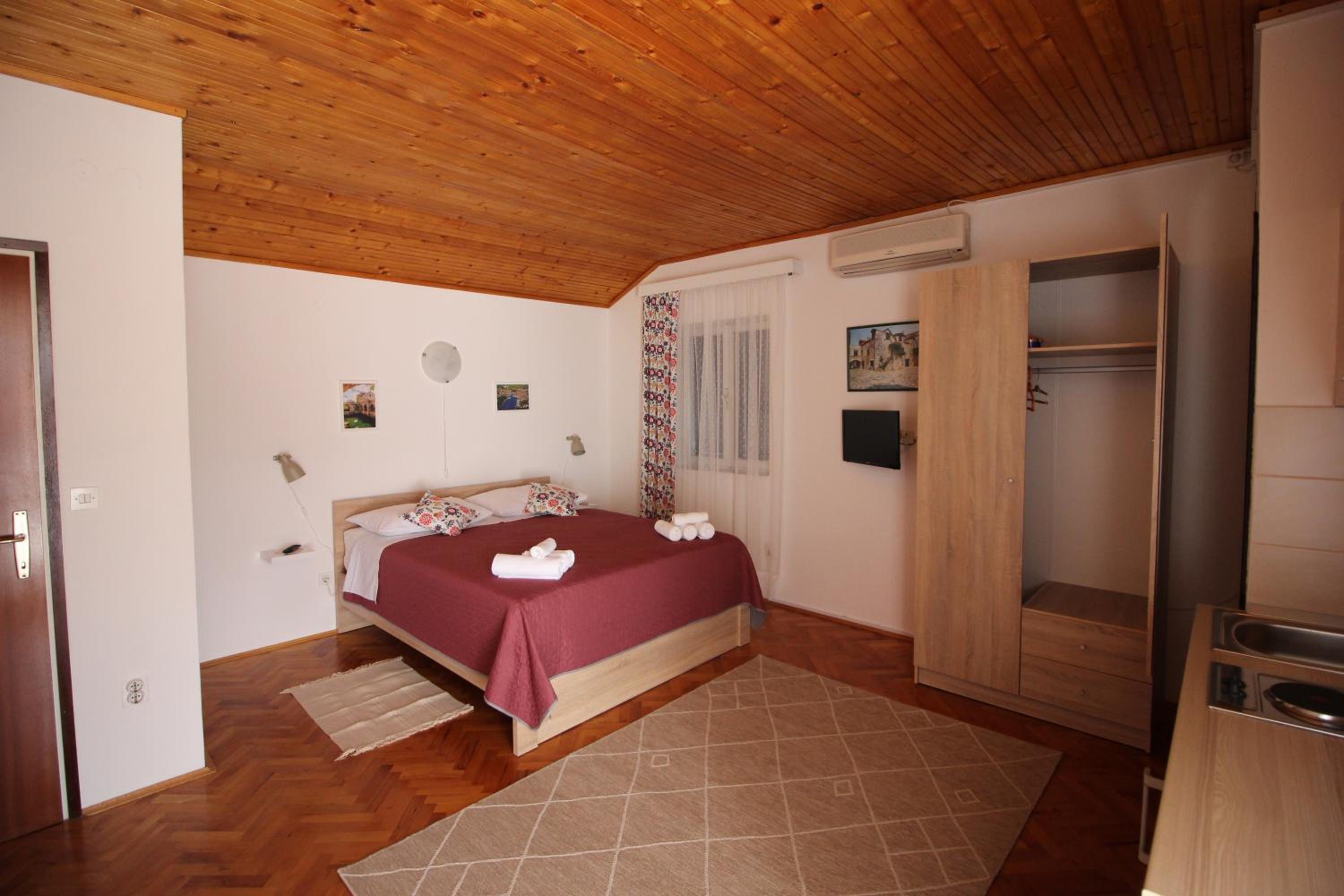 Apartmani Pavičić-Ivelja view 2