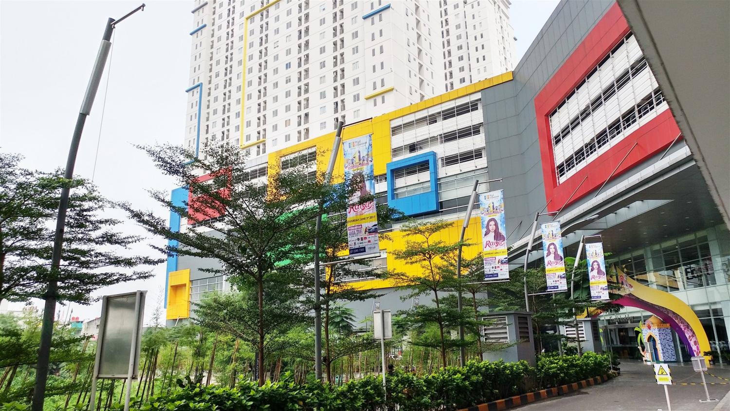 Homey 1BR Apartment @ Bassura City By Travelio