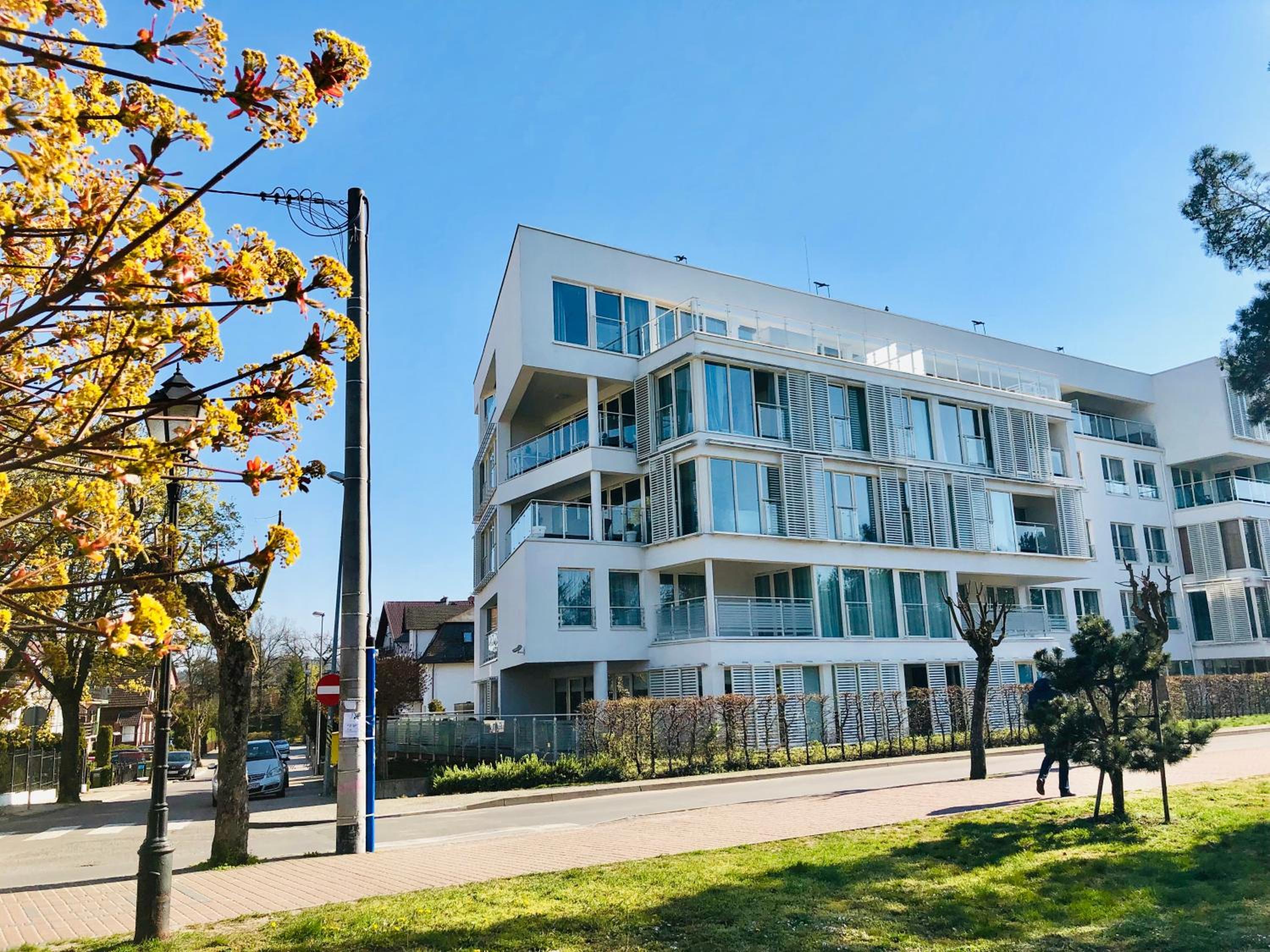 Biały Apartament Hampton w Playa Baltis