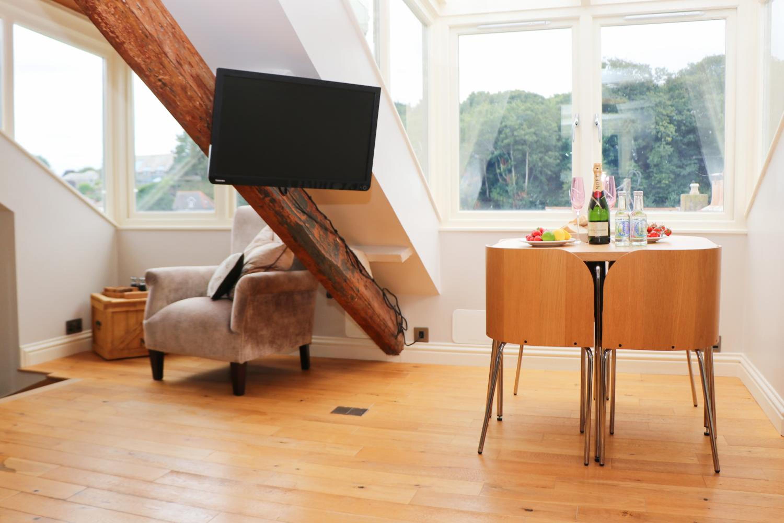 TOWN CENTRE contemporary cottage view 4