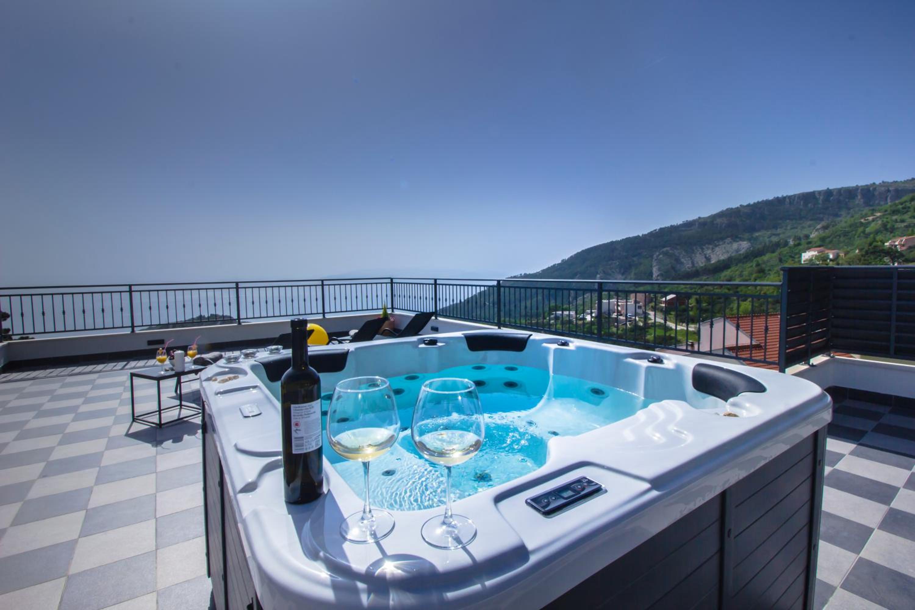 Apartmani i studio Big Hill view 2