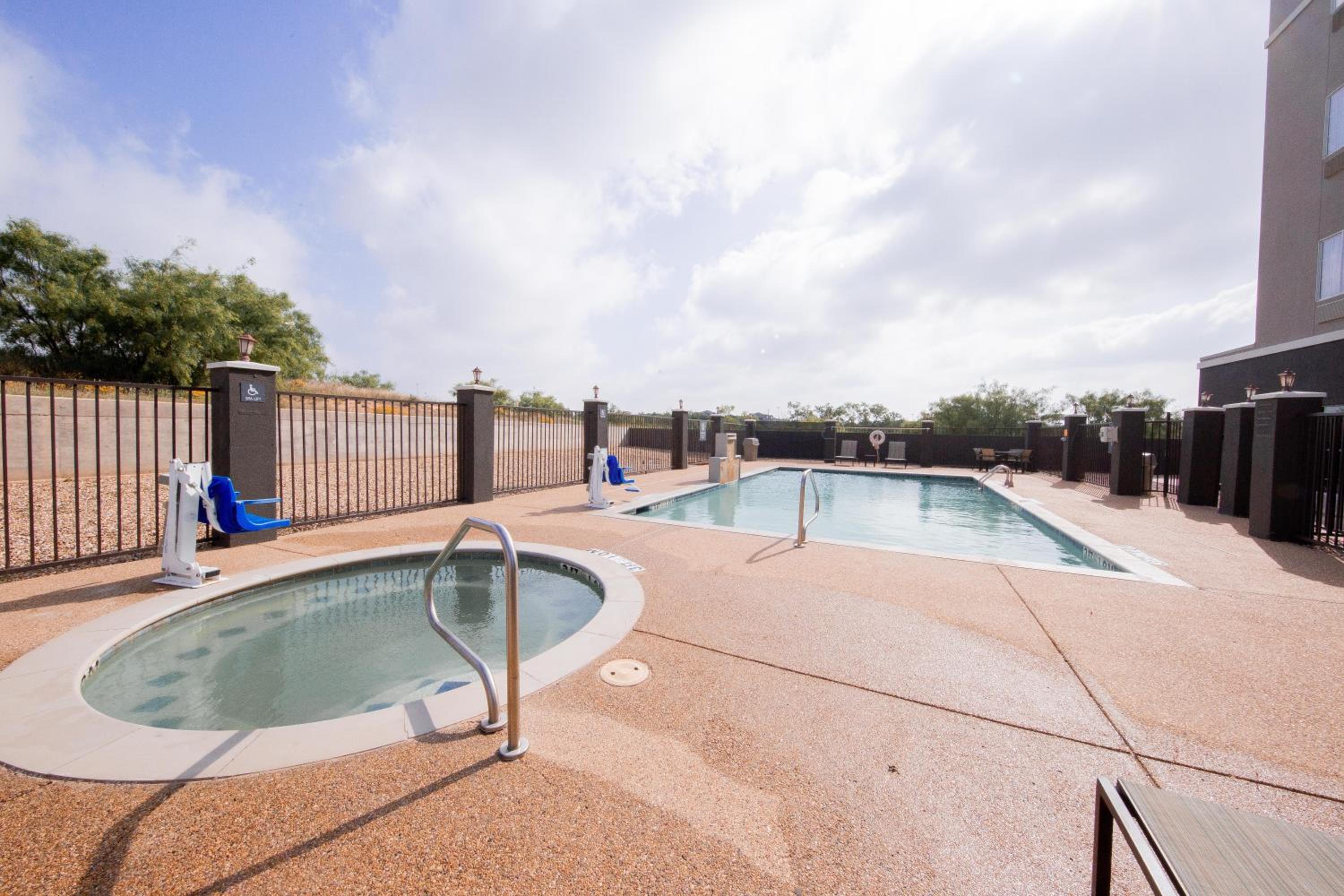 Big Spring Vacations - La Quinta by Wyndham Big Spring - Property Image 2