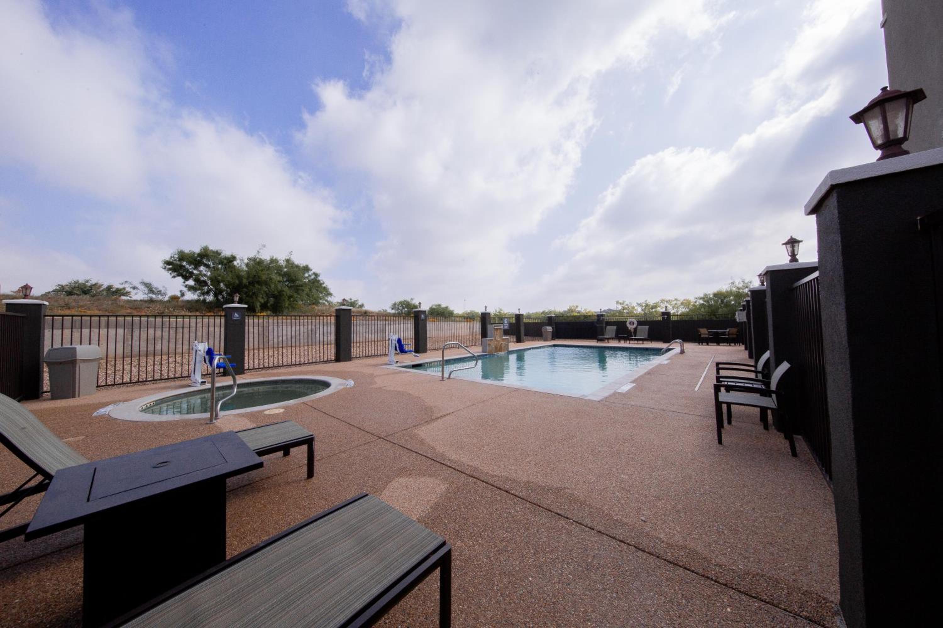 Big Spring Vacations - La Quinta by Wyndham Big Spring - Property Image 3