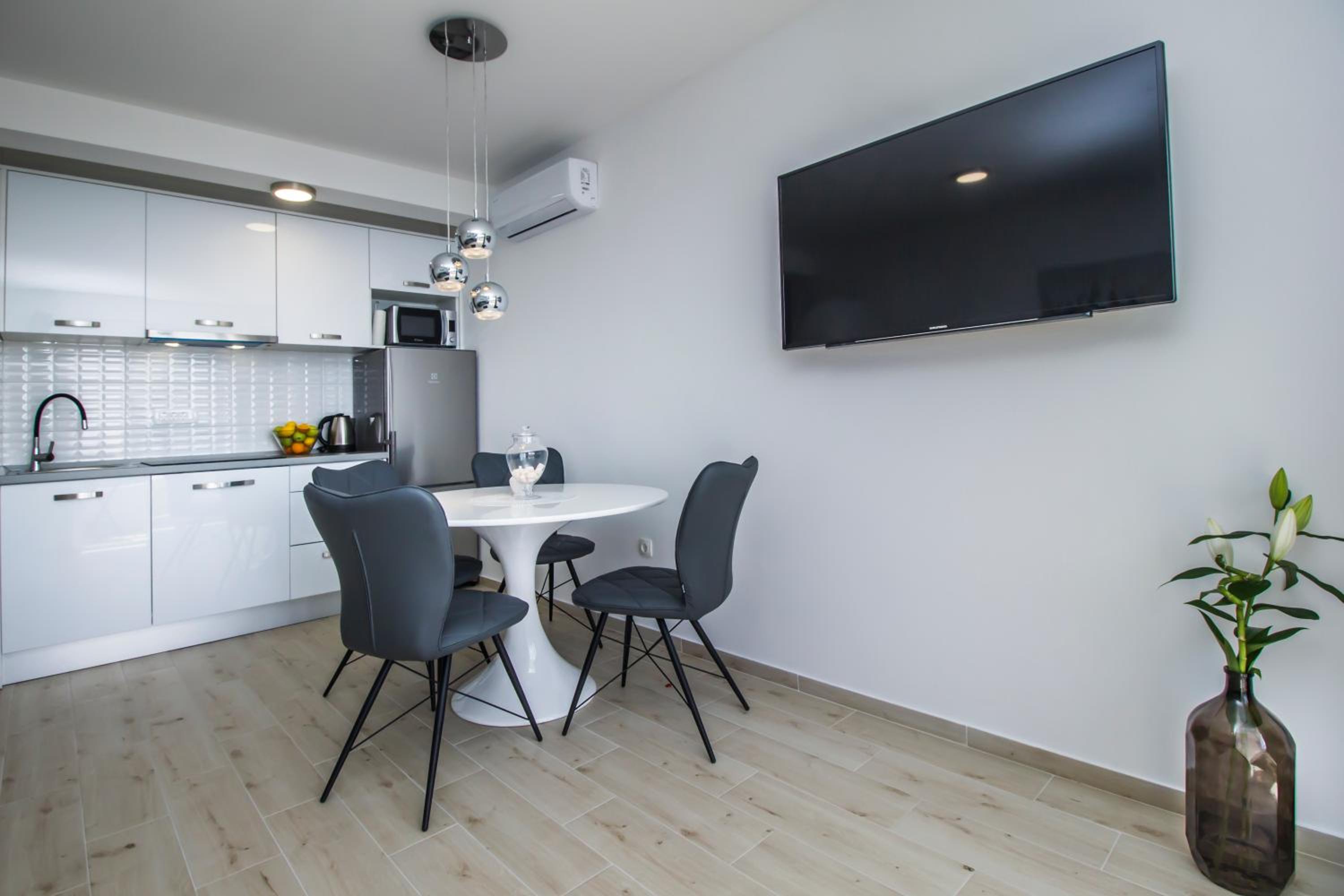 Apartmani i studio Big Hill view 5