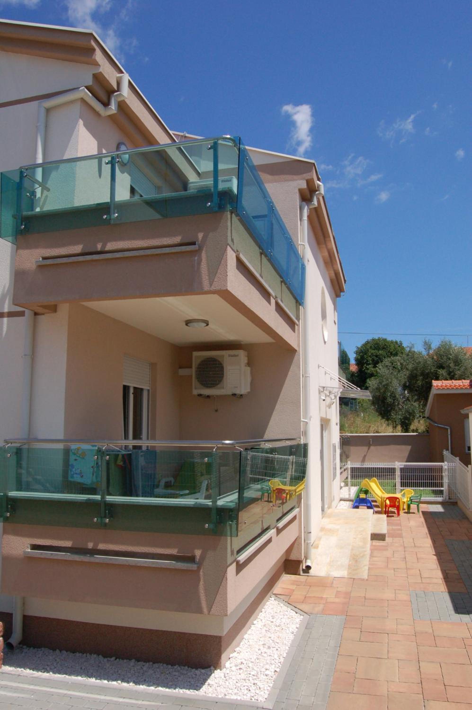 Apartmani FAMILY view 3