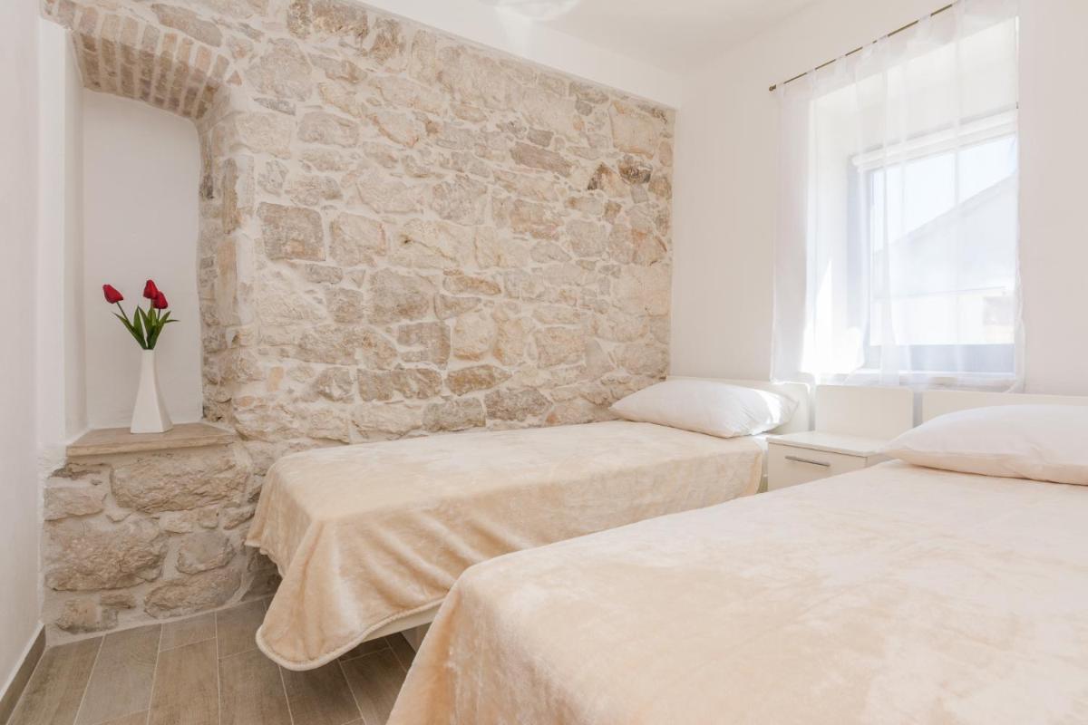 Apartmani Mustaća dvori view 3