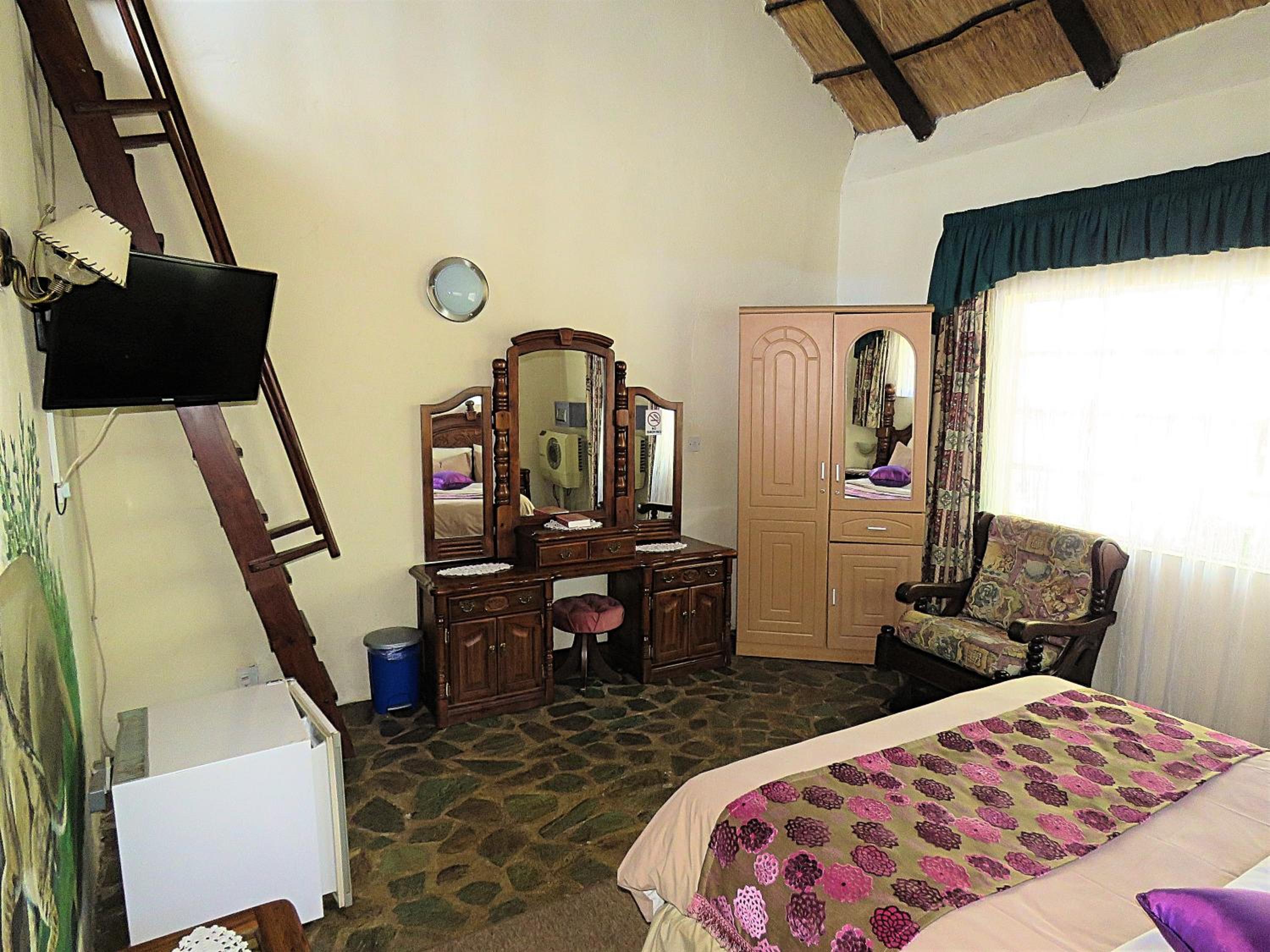 Parrot Lodge