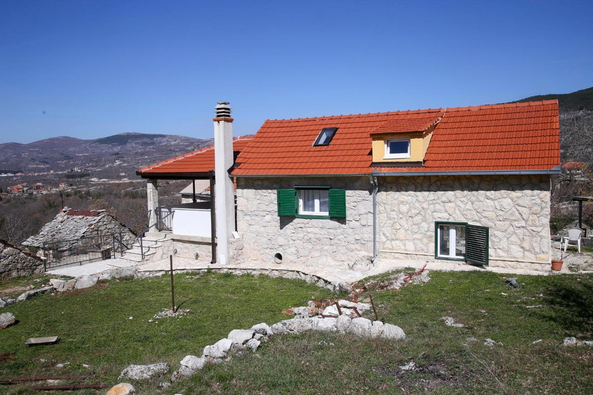 Hotel Rustic Stone House Bajeli with Jacuzzi - Image 1