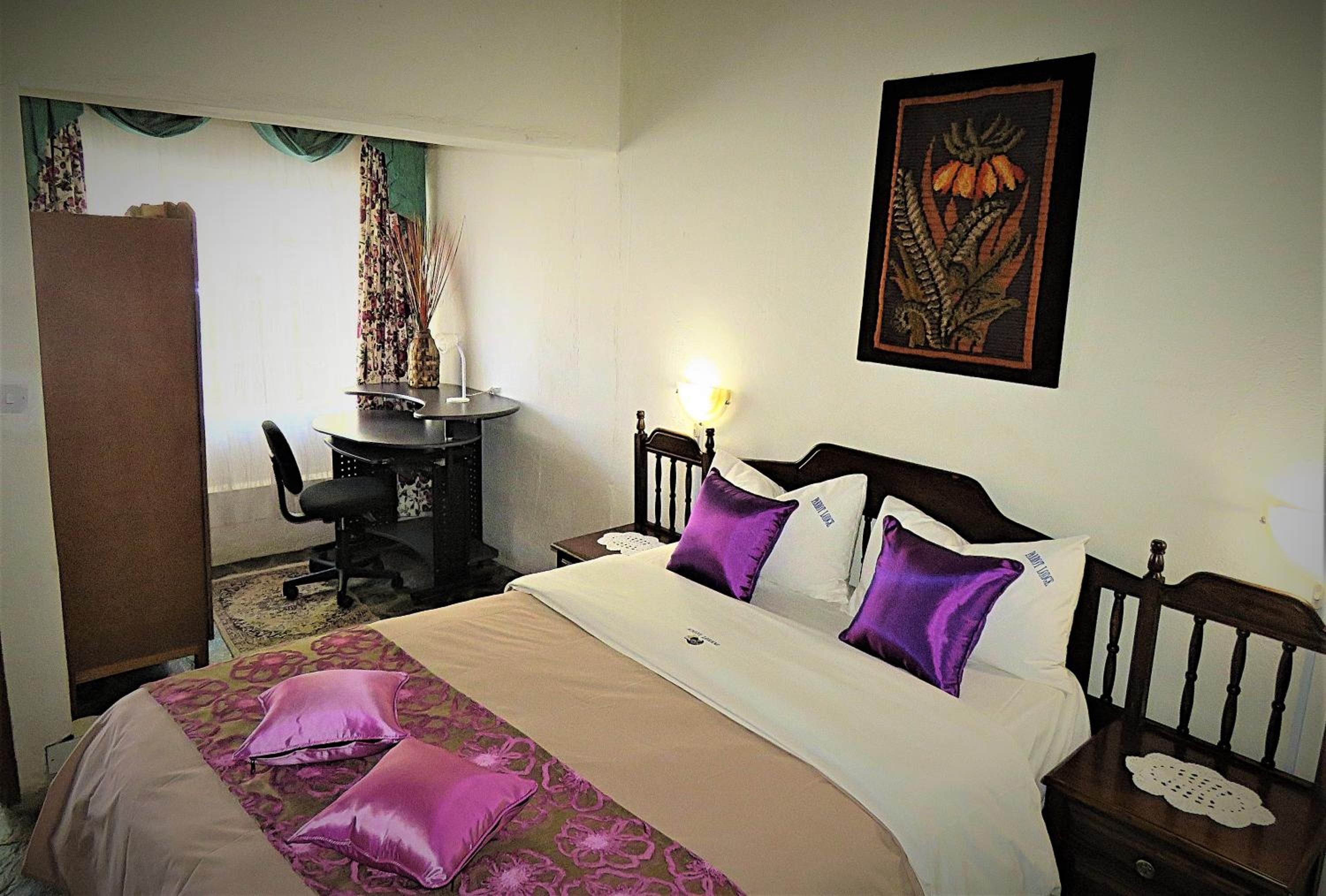 Parrot Lodge