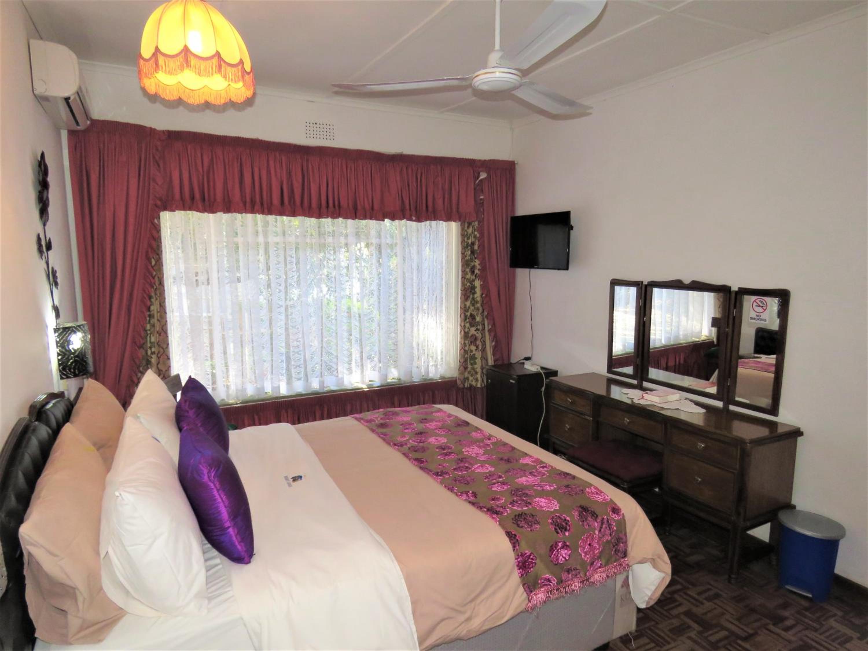 Parrot Lodge