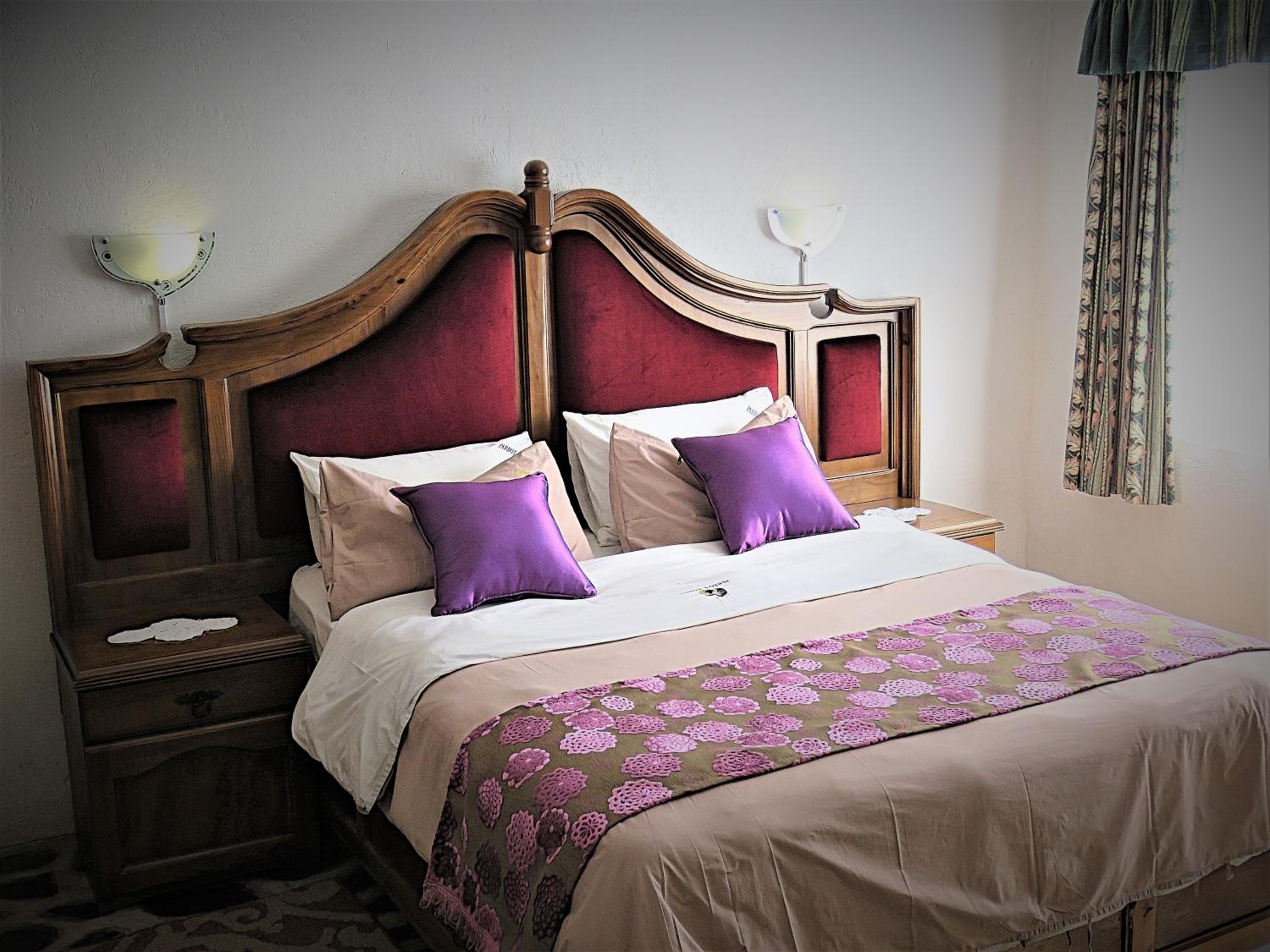 Parrot Lodge