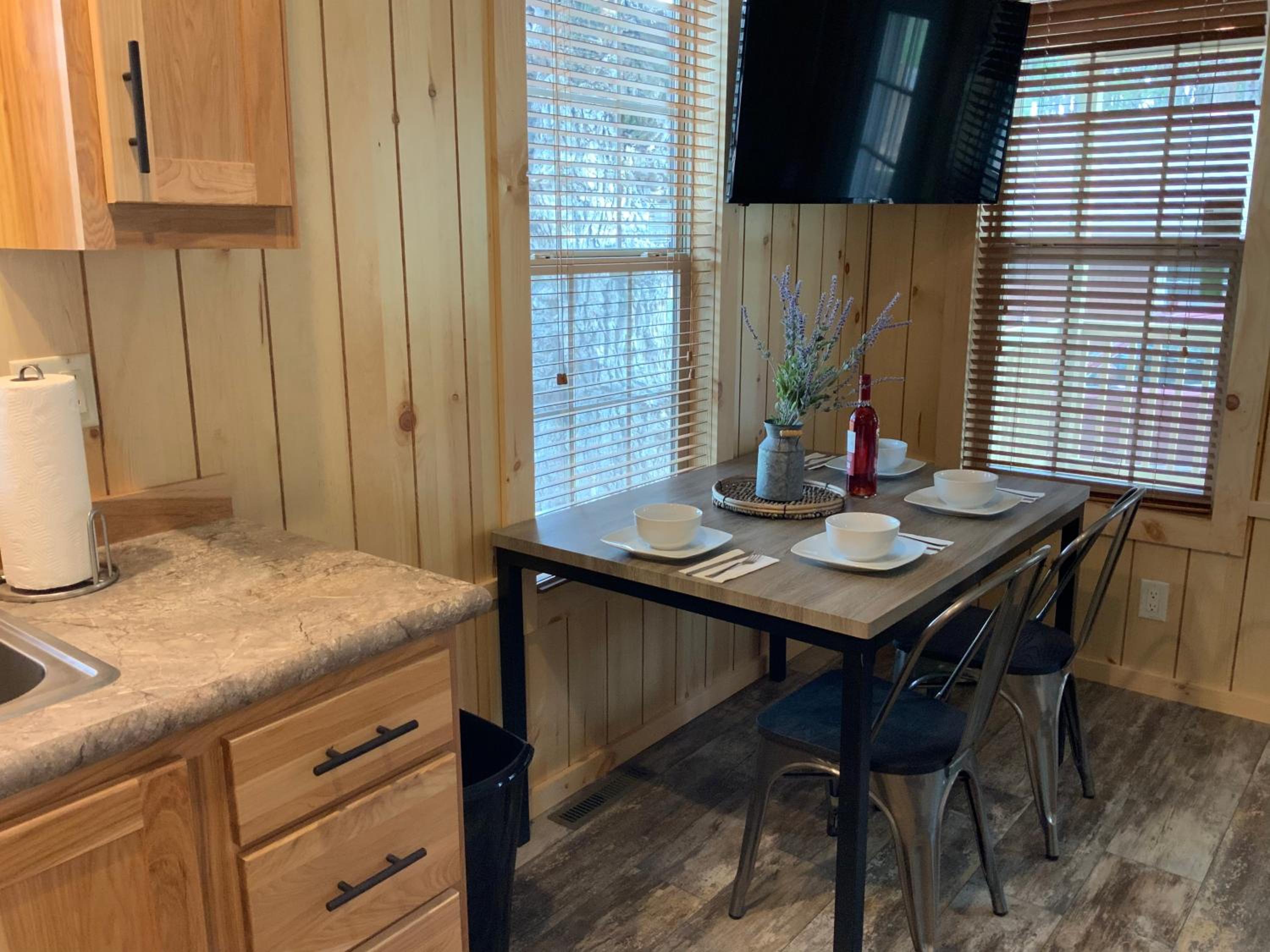 Rockerville Lodge & Cabins
