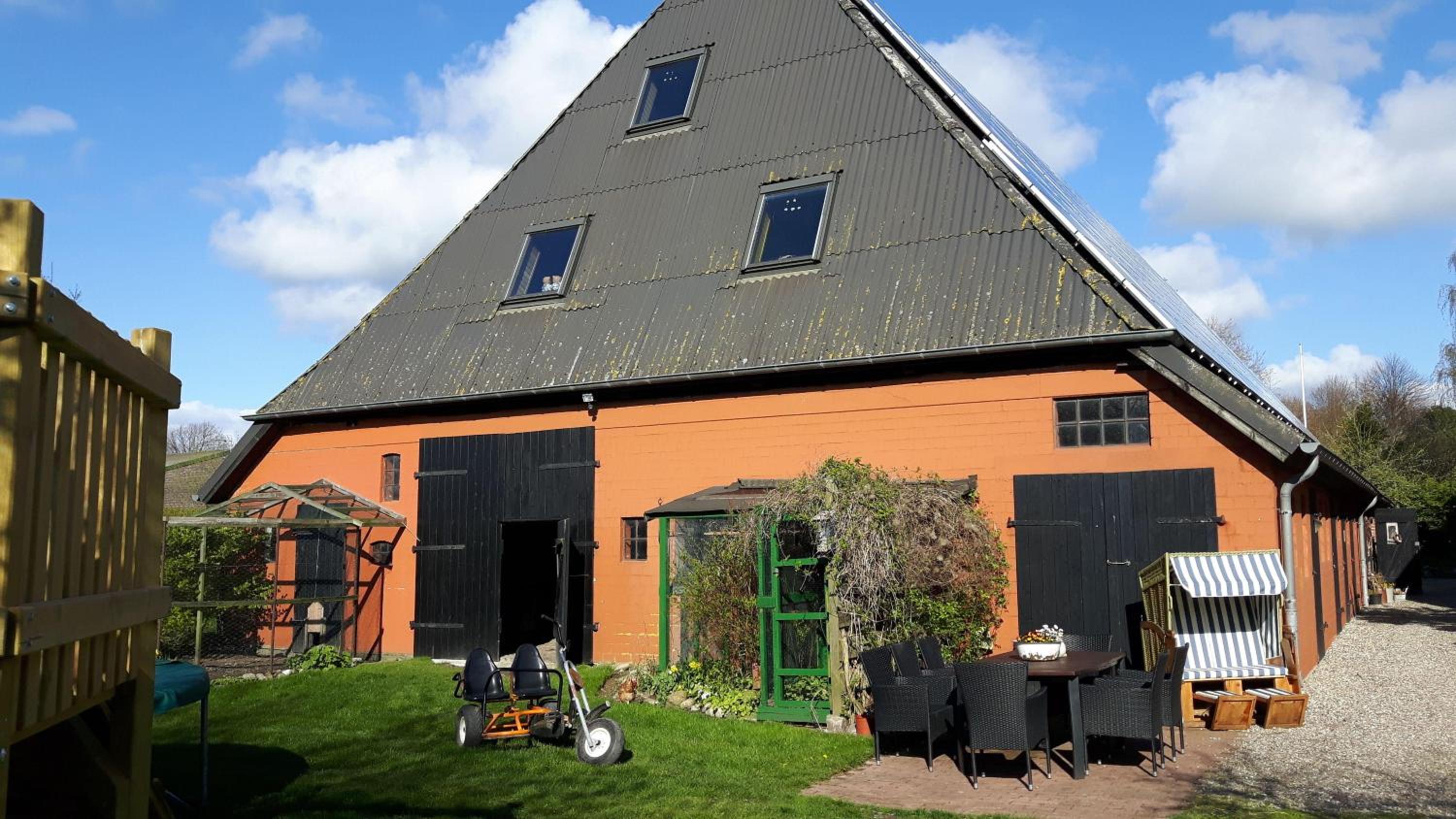 Ferienhaus-fuer-die-Grossfamilie-oder-Gruppenhaus-auf-dem-Ferien-und-Bauernhof-Nielson-in-Inselmitte