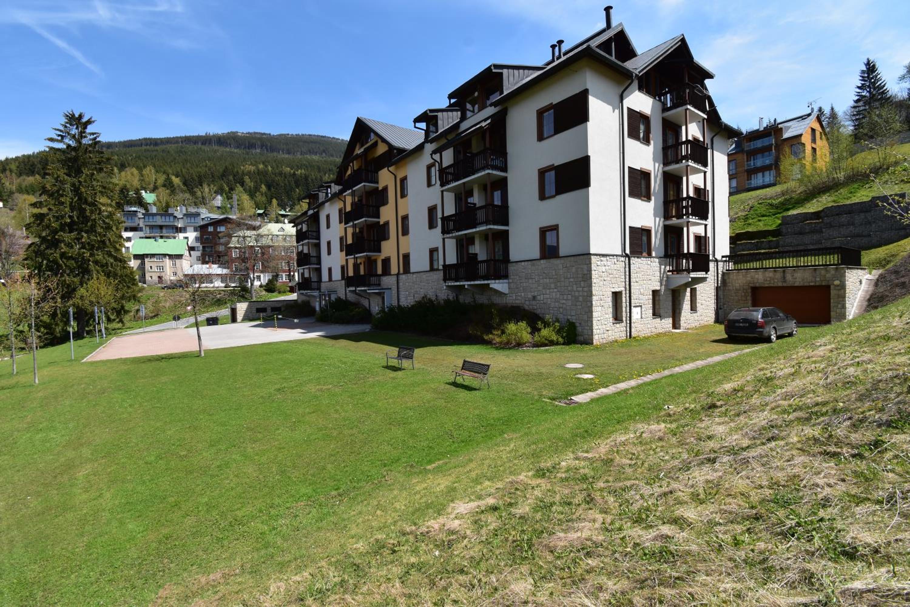 Apartment Dalibor II with private entrance and private garage